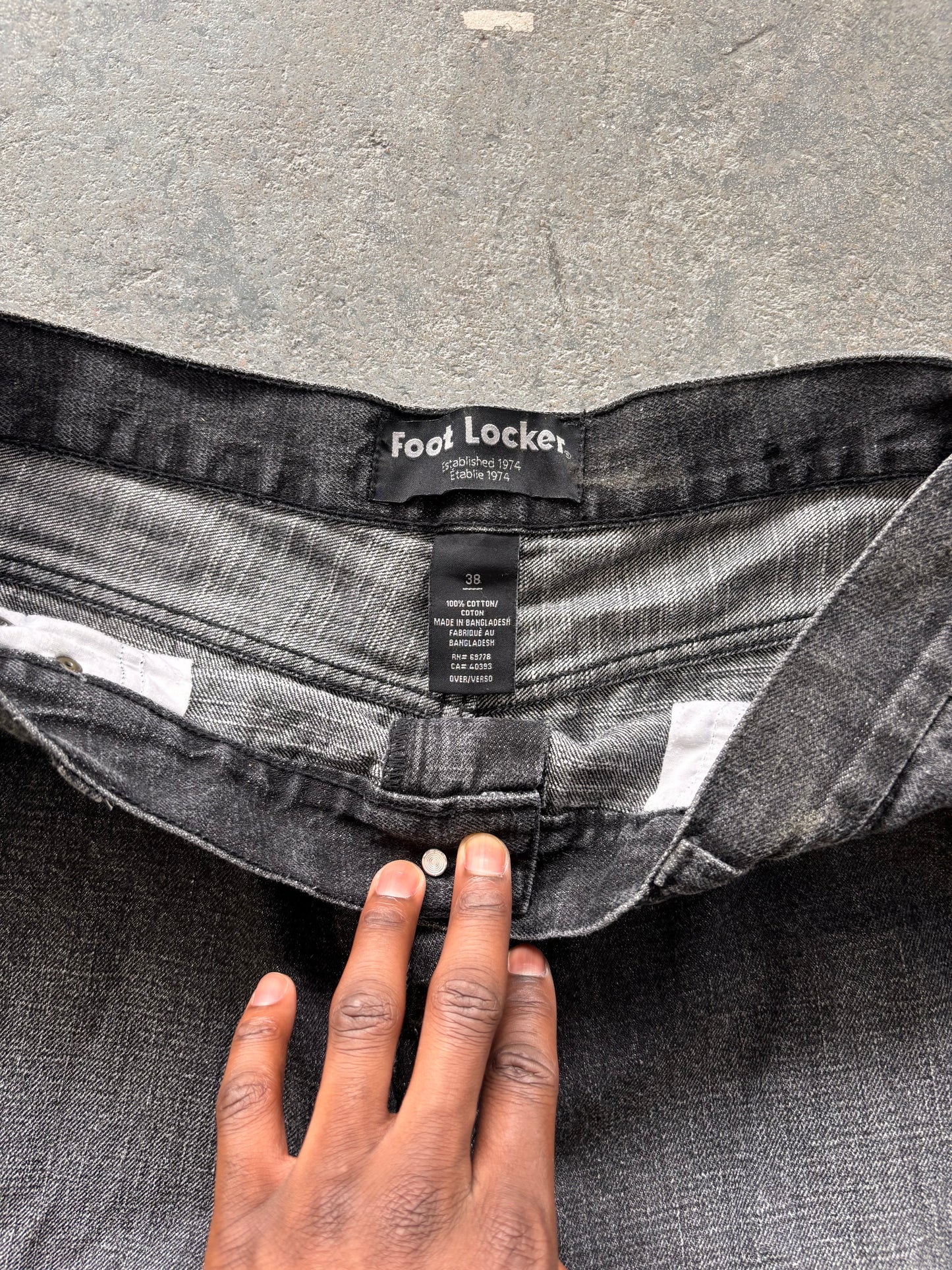 Footlocker Black denim short - Sz 38