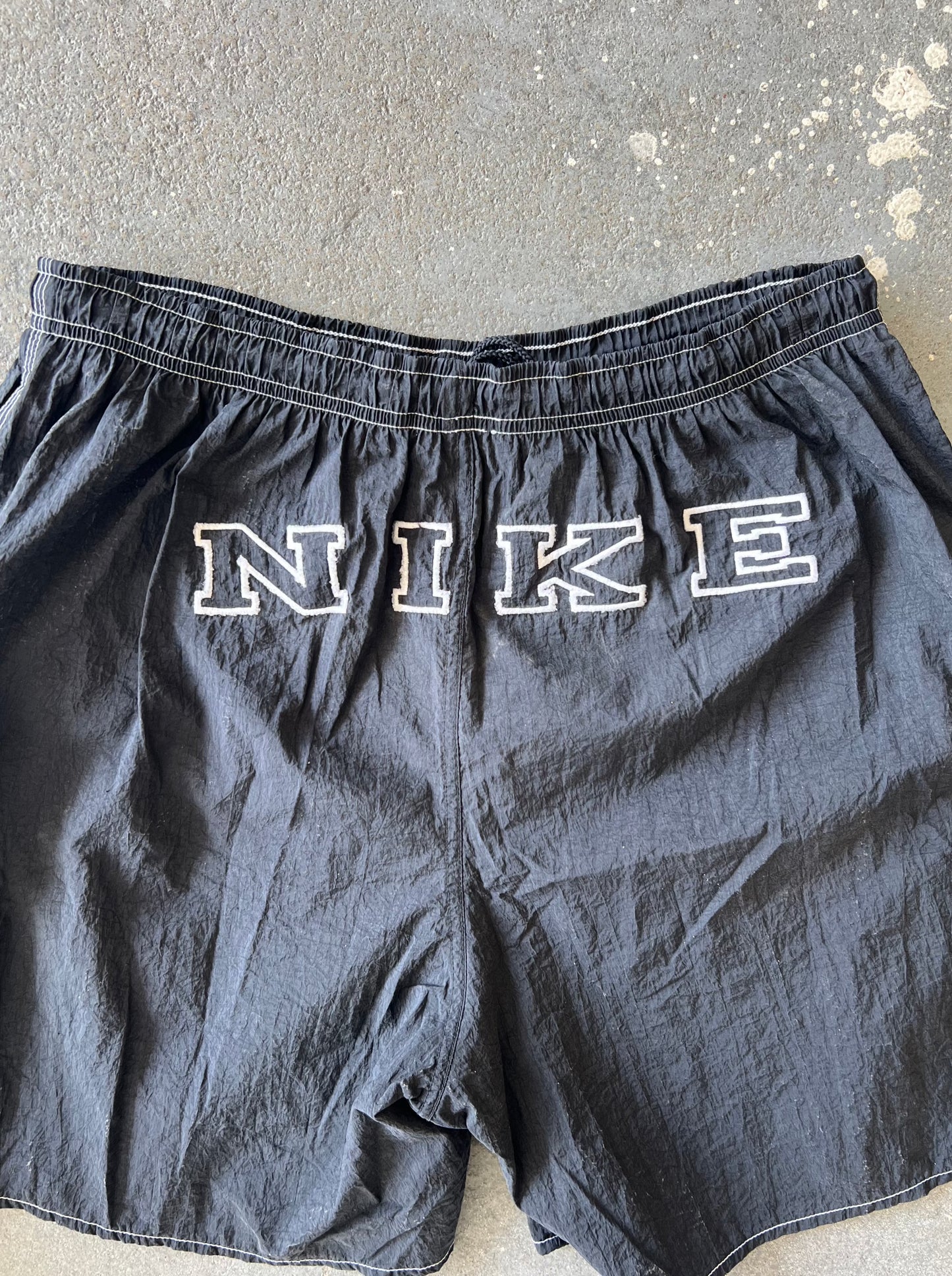 90s Nike black big swoosh short - Sz M