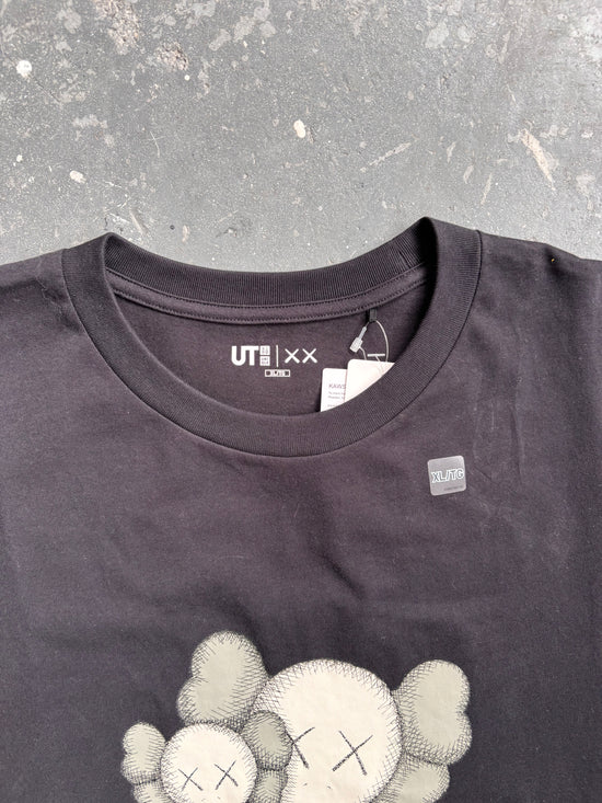 Kaws/Uniqlo Family tee - Sz XL