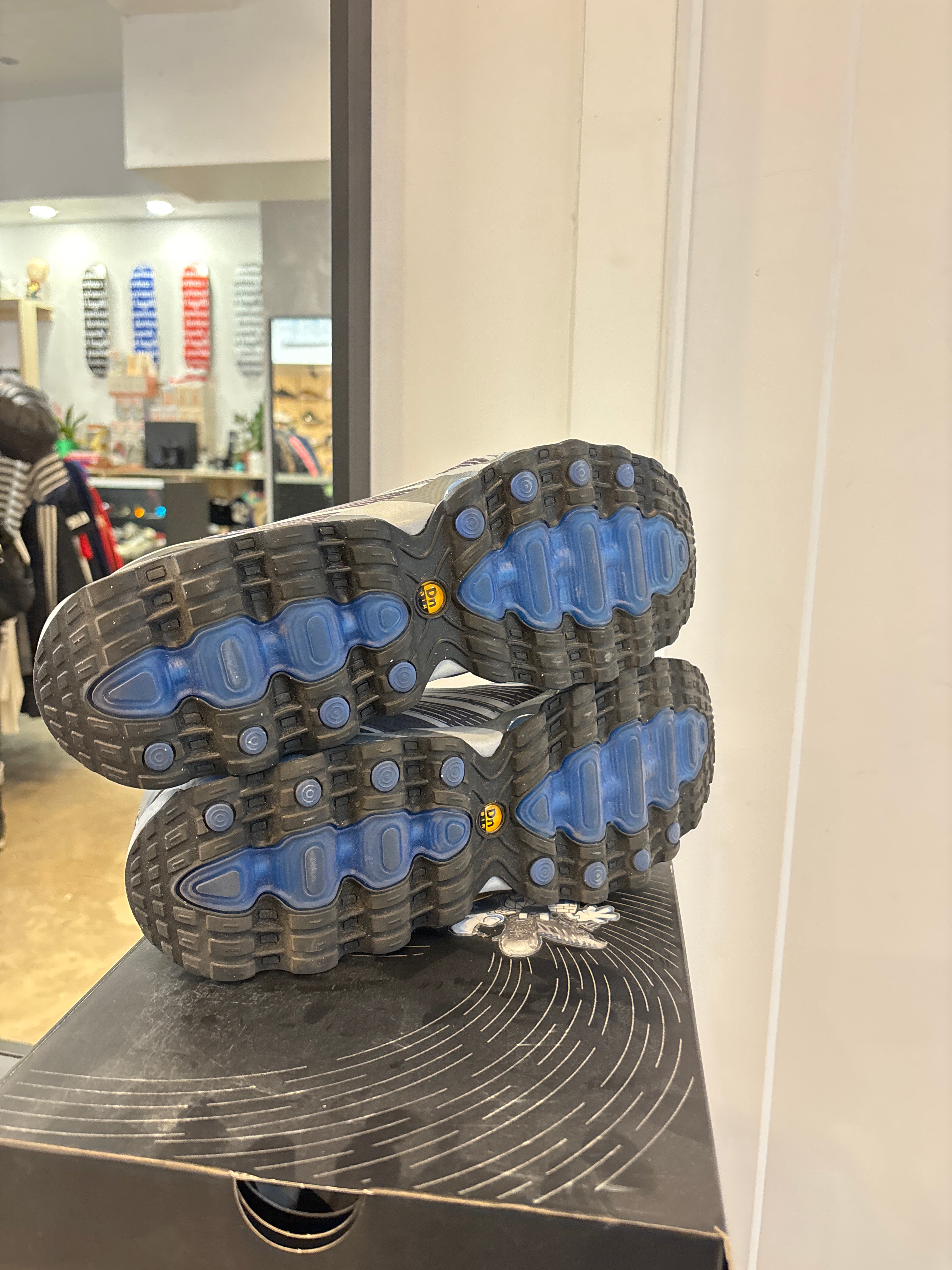 Air Max Dn8/Better Gift Shop - Taille 12 US