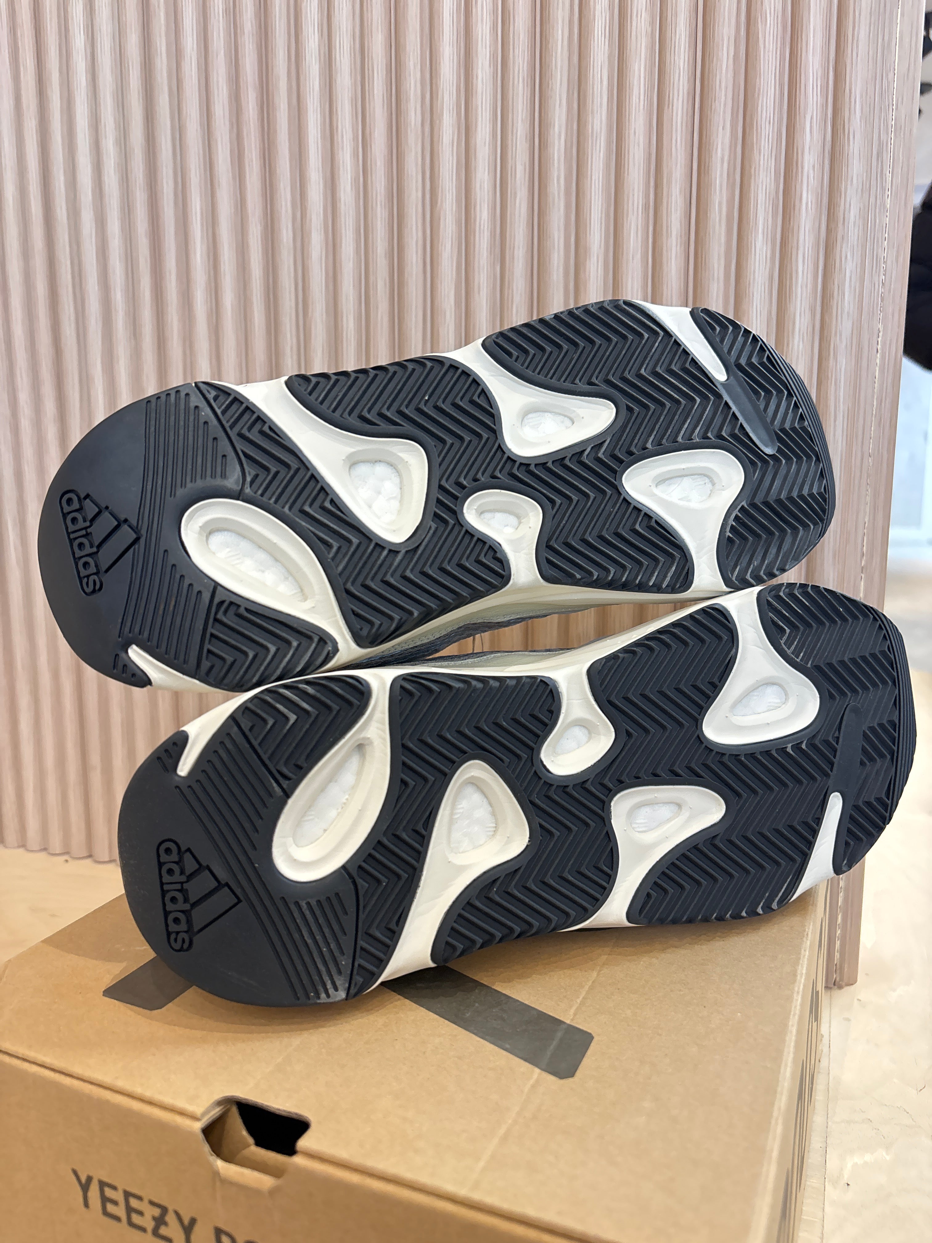 New Yeezy 700 V2 Static 11.5US