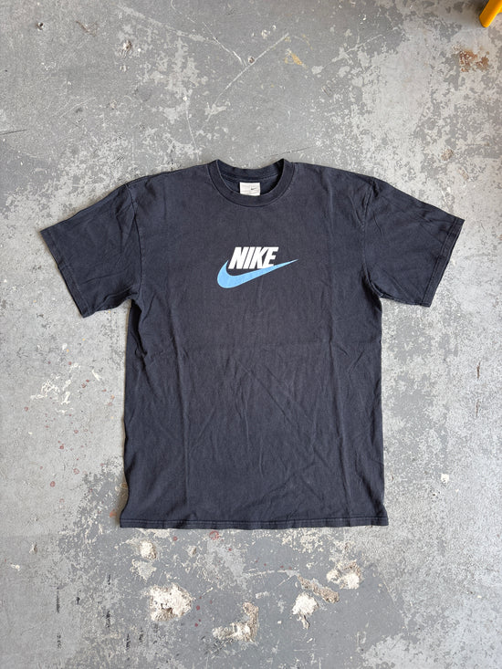 Y2K Nike White/Navy logo tee- Sz L