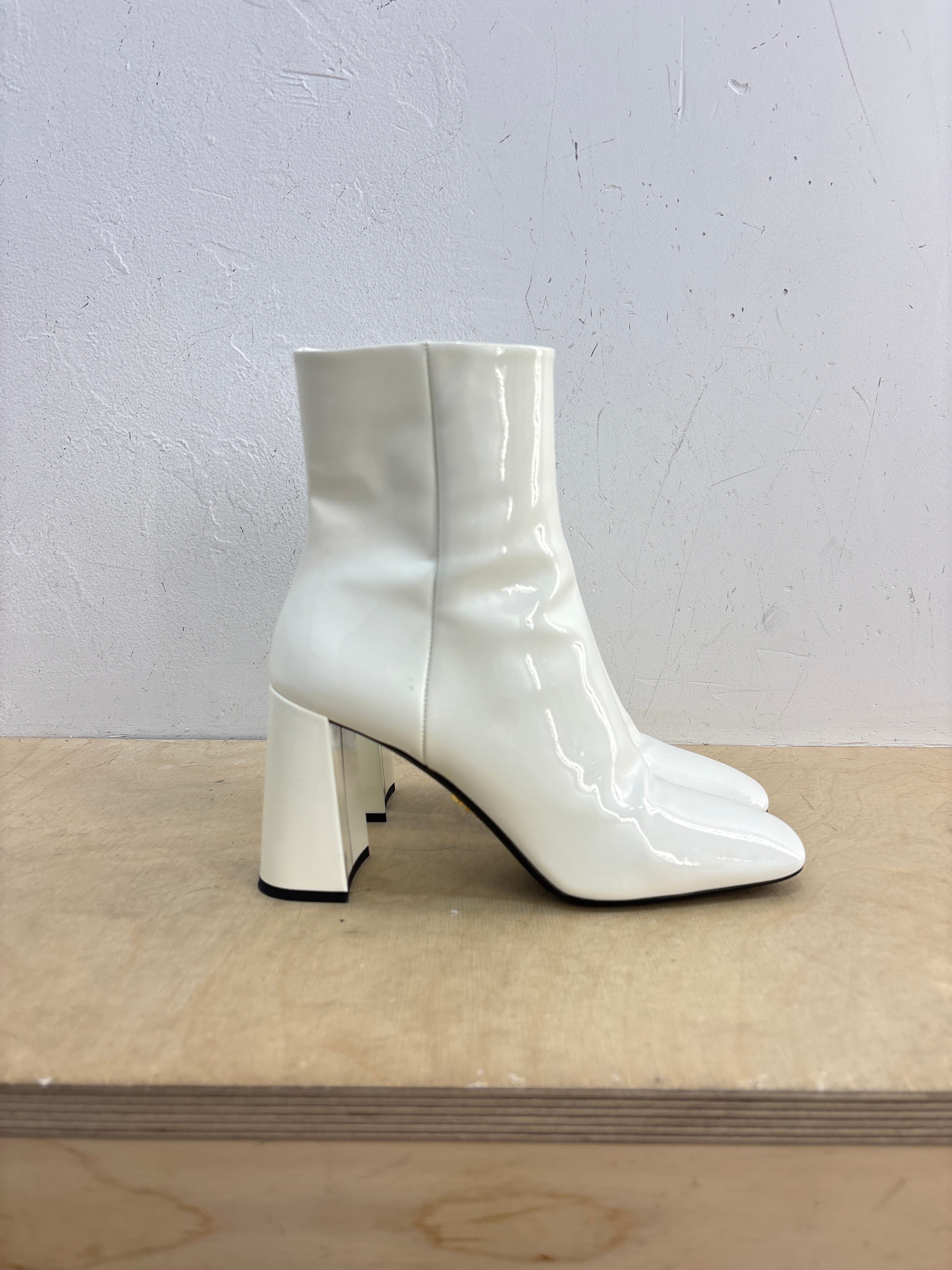 Prada white Vernice Heels - Size 38 euro
