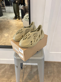 NEW Yeezy Foamrunner Stone Salt - Size 8US