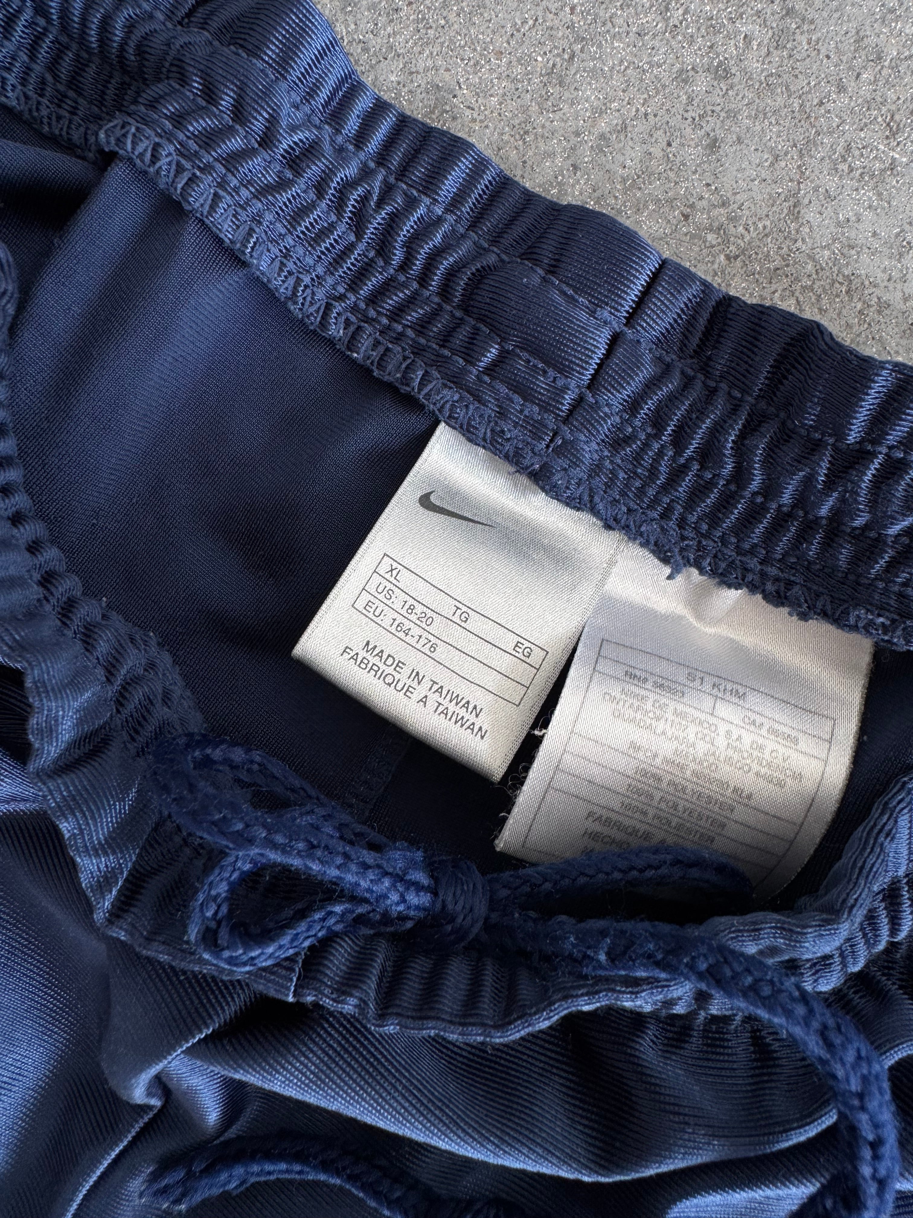 90' Nike navy Short - Sz M