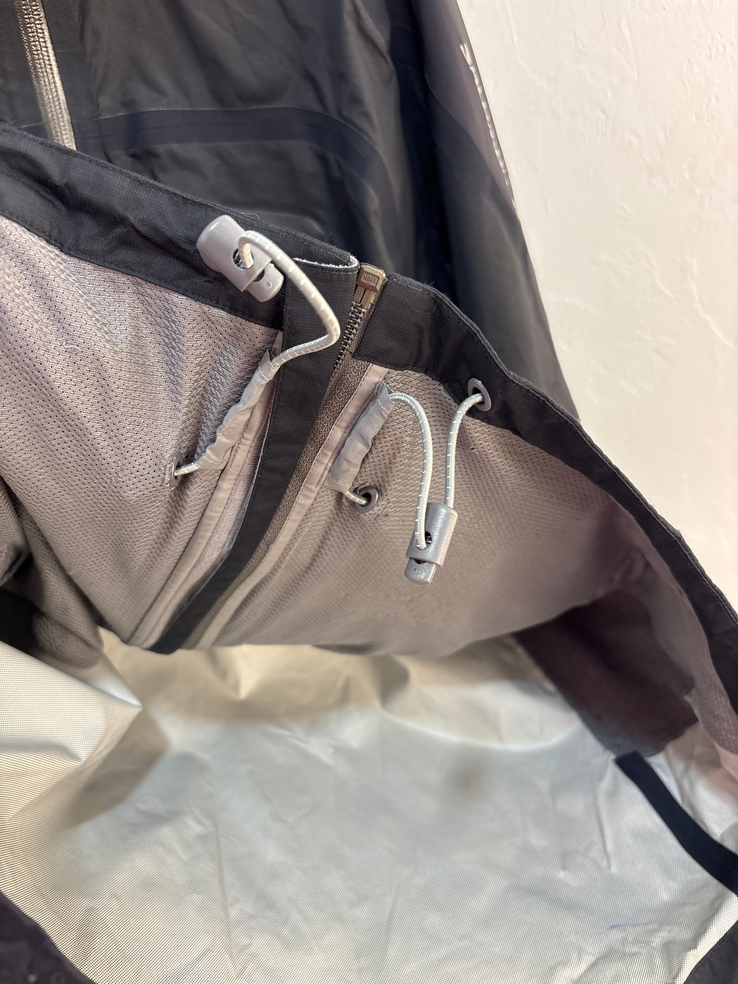 Y2k Salomon Black Light Jacket - Size L (Flawed)