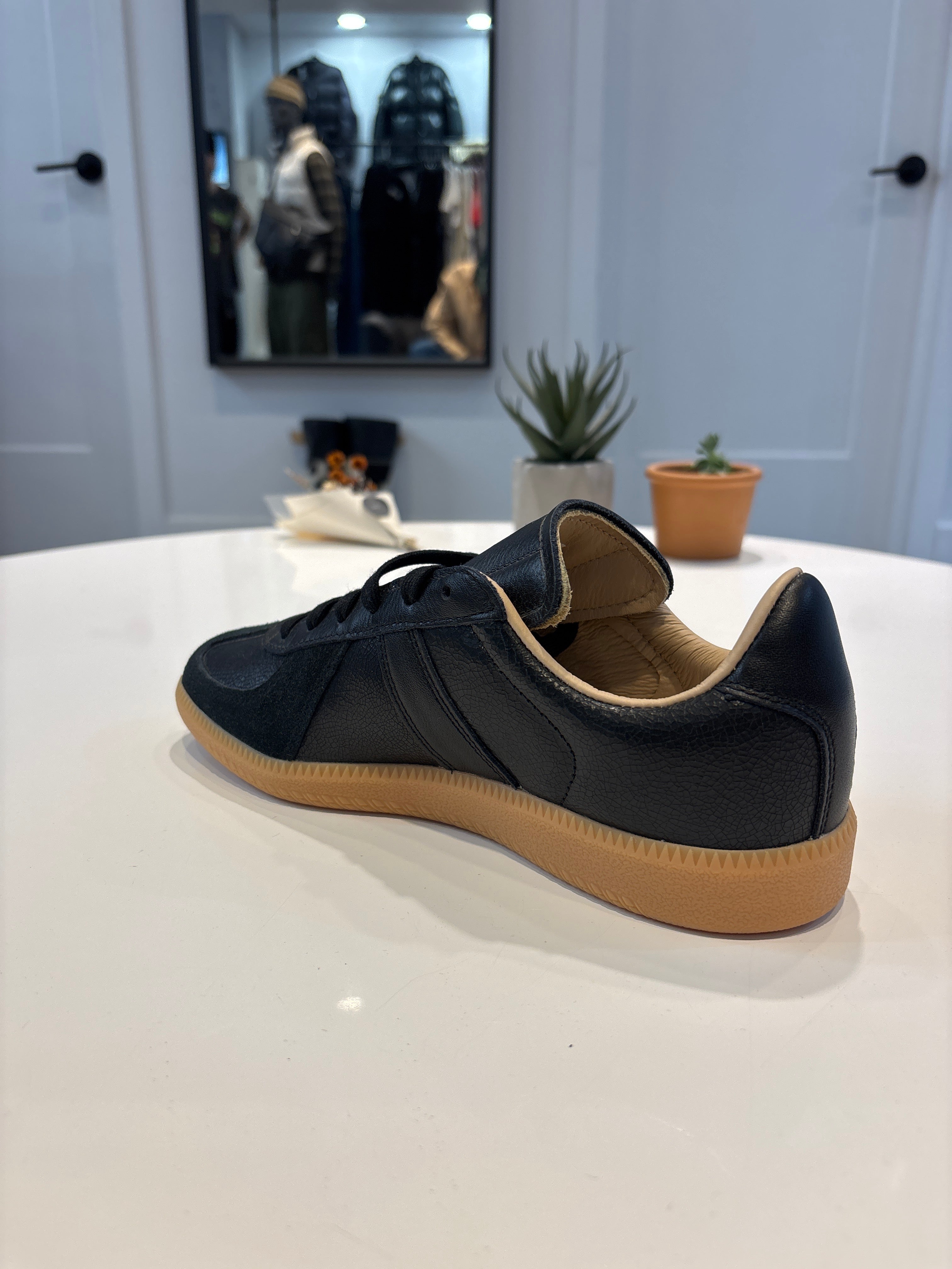 NEW Adidas BW Army Black & Gum