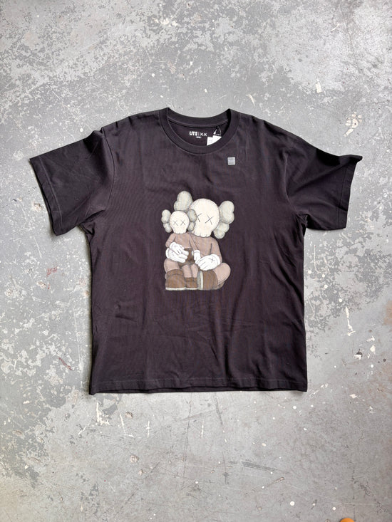 Kaws/Uniqlo Family tee - Sz XL