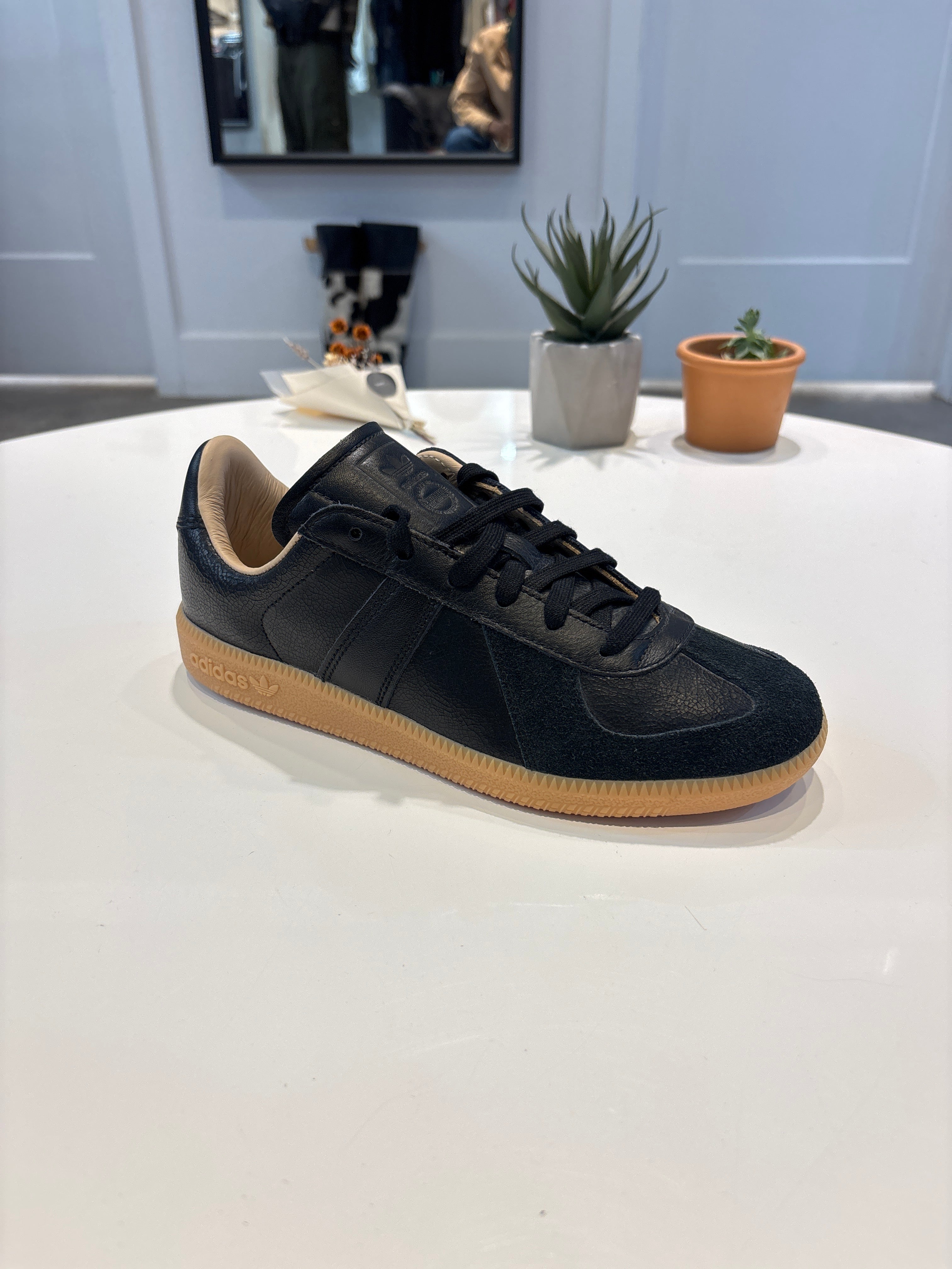 NEW Adidas BW Army Black & Gum