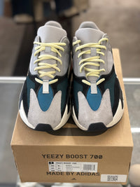 Yeezy 700 waverunner - size 10