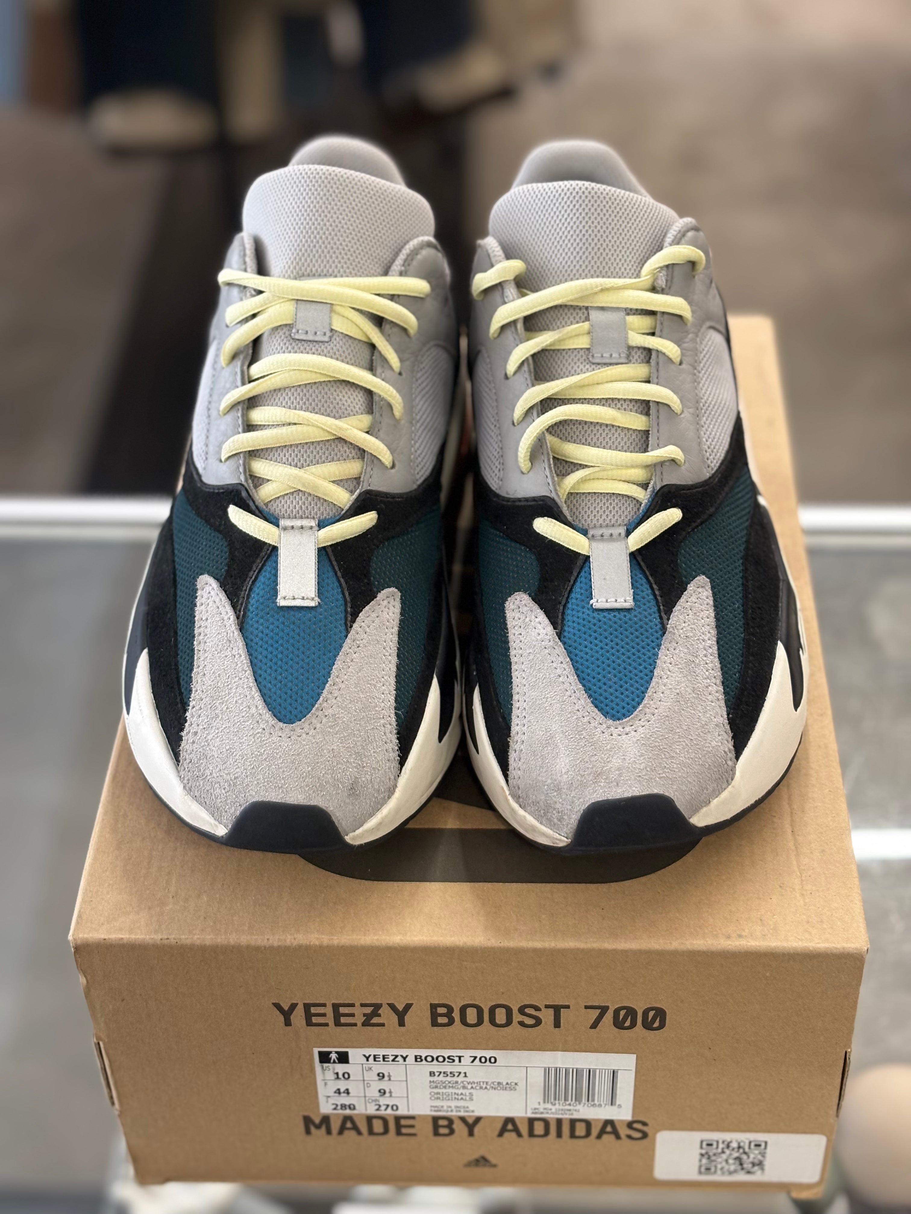 Yeezy 700 waverunner - size 10