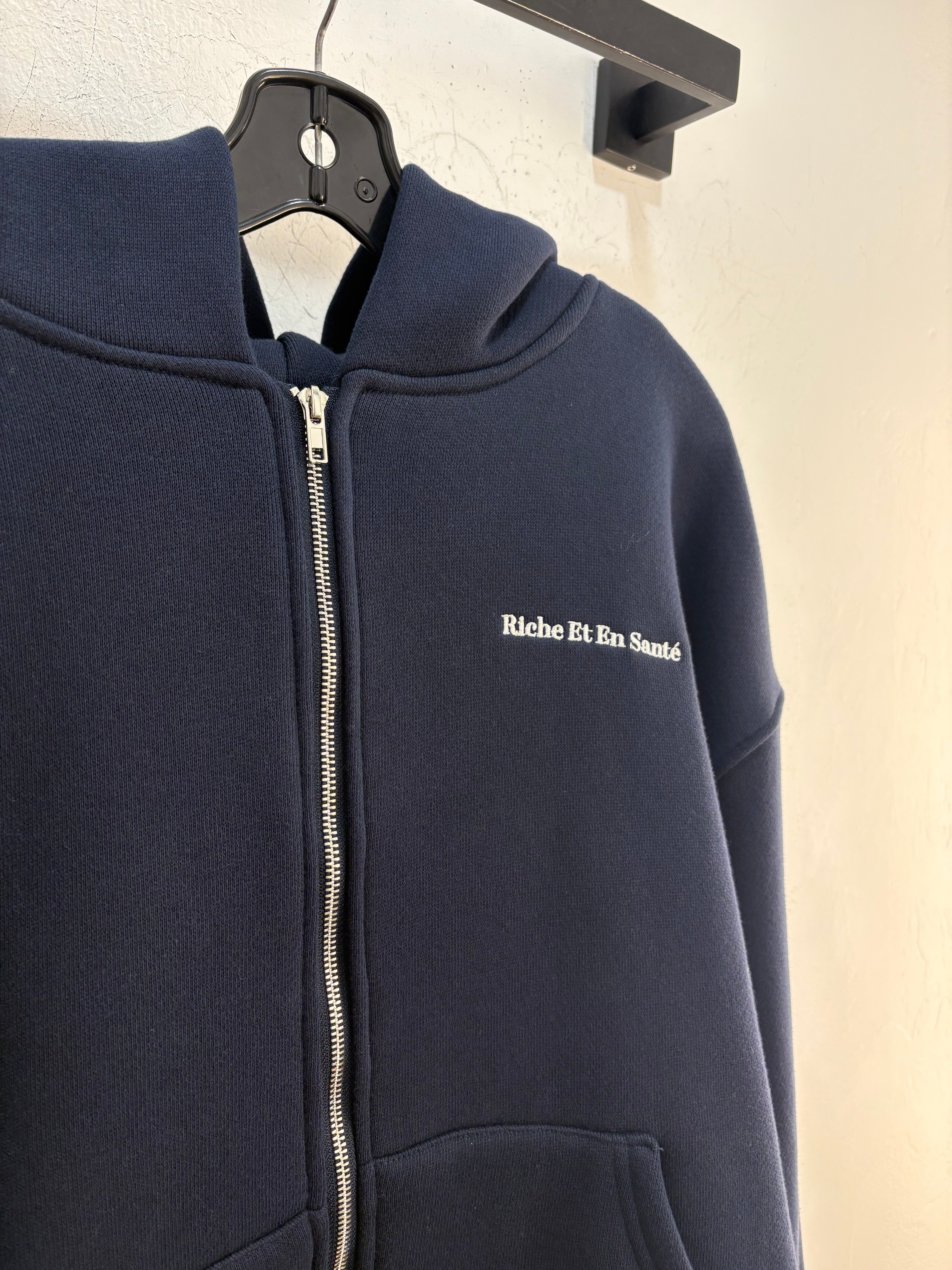 NEW Riche et en santé Navy Zipup Hoodie - M/L