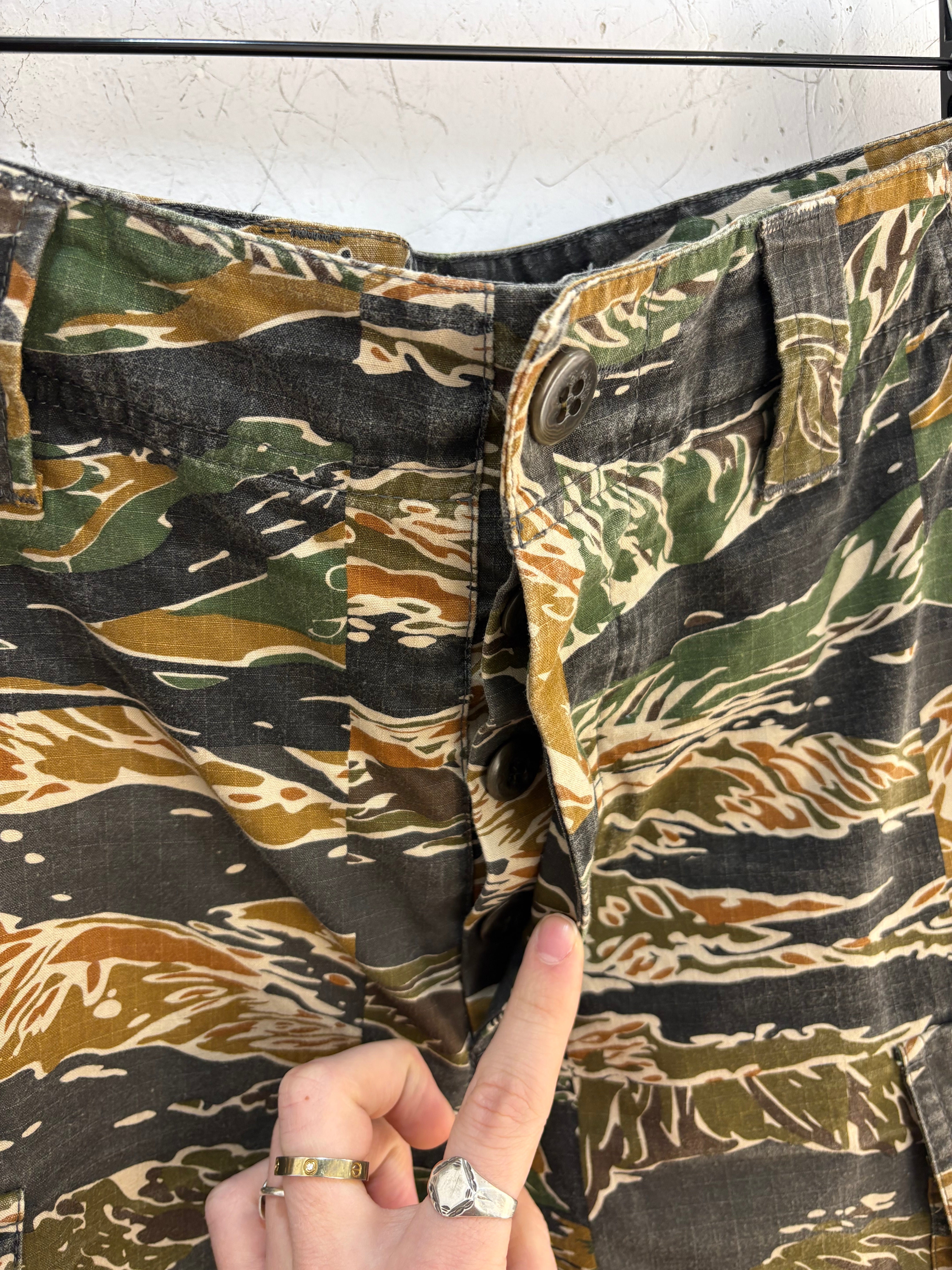 Dries Van Noten Tiger Cargo Shorts - 30