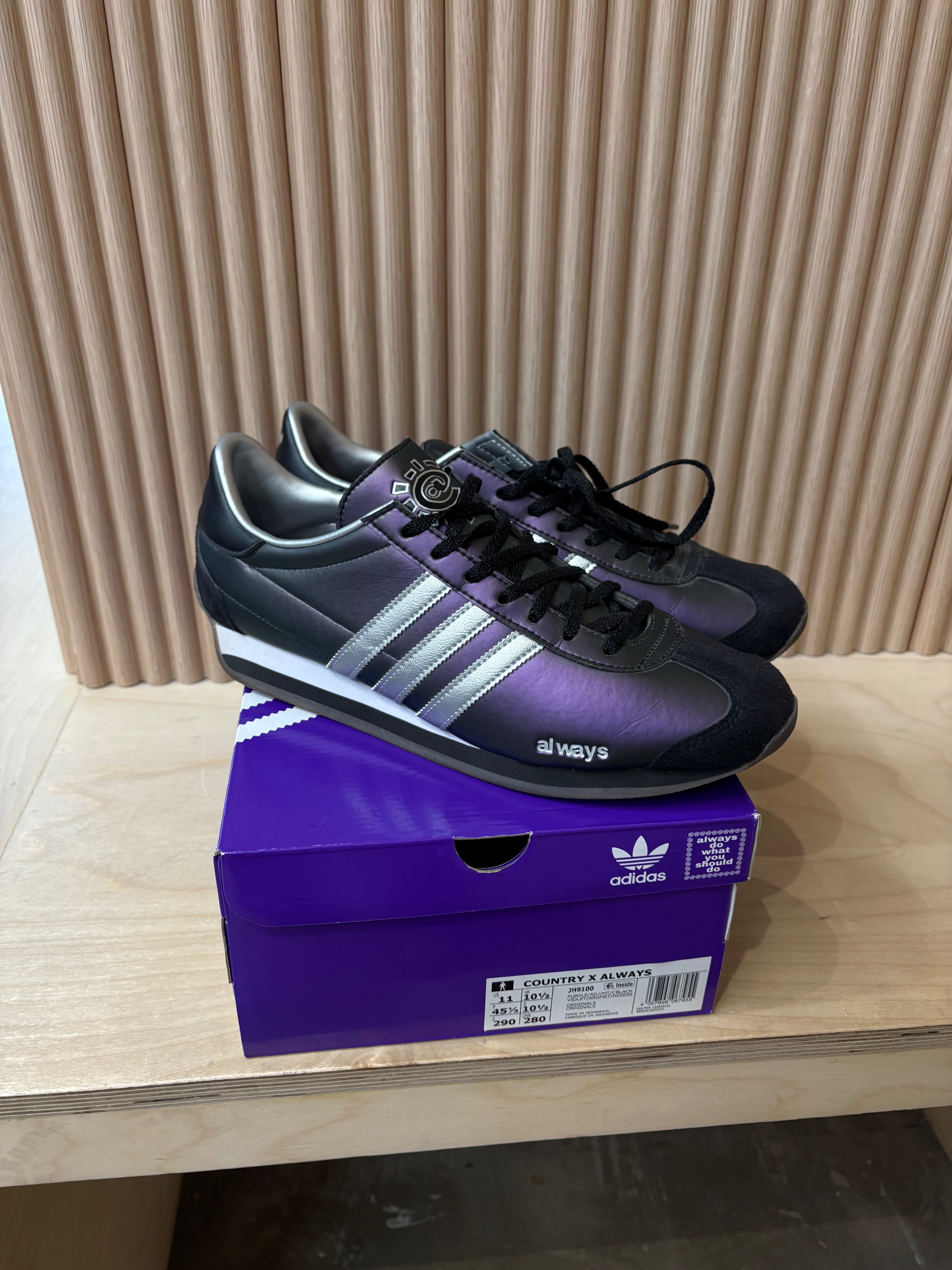 Adidas JH9100 Country II x Always