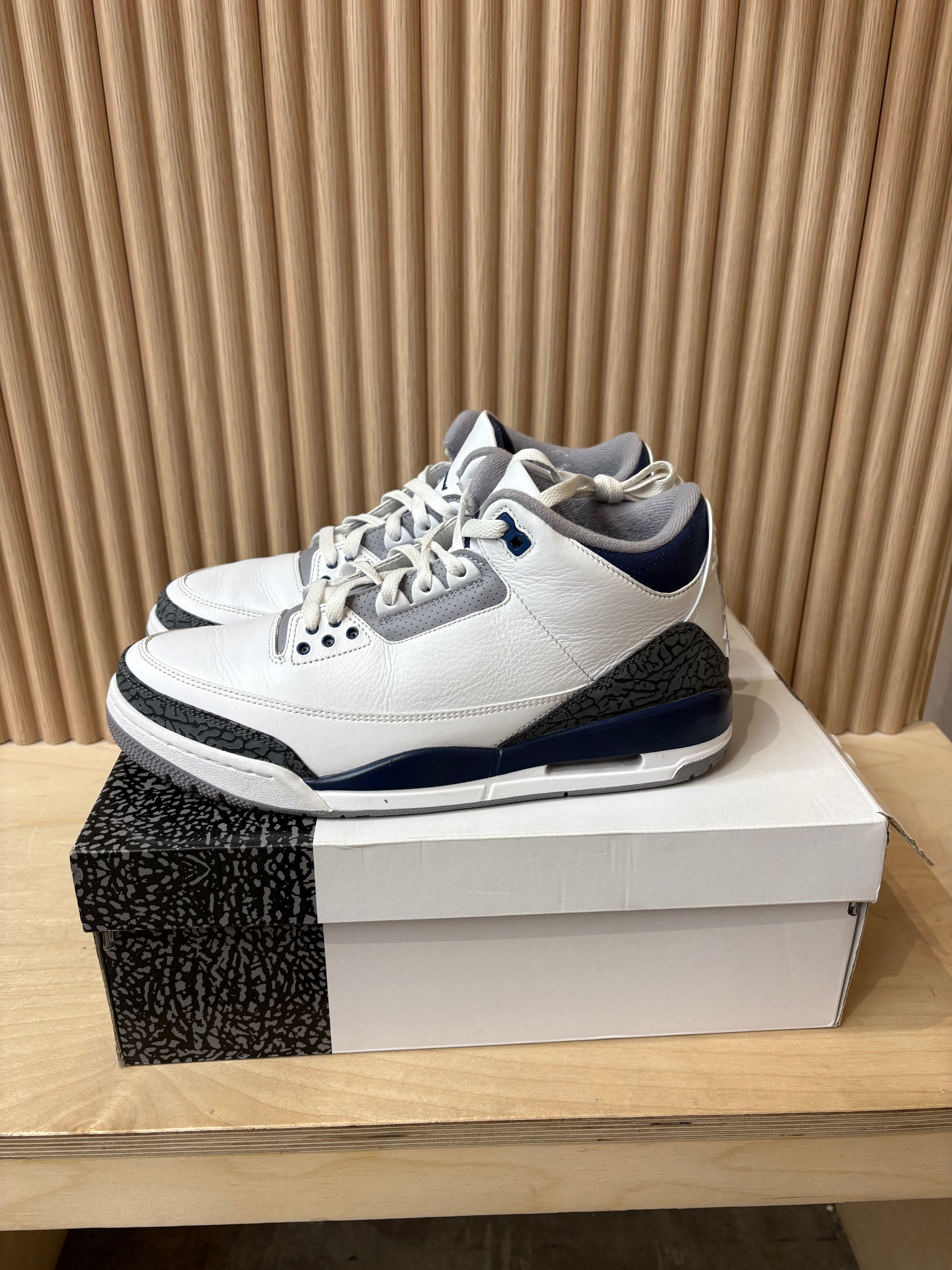 Air Jordan 3 Retro midnight navy - size 11