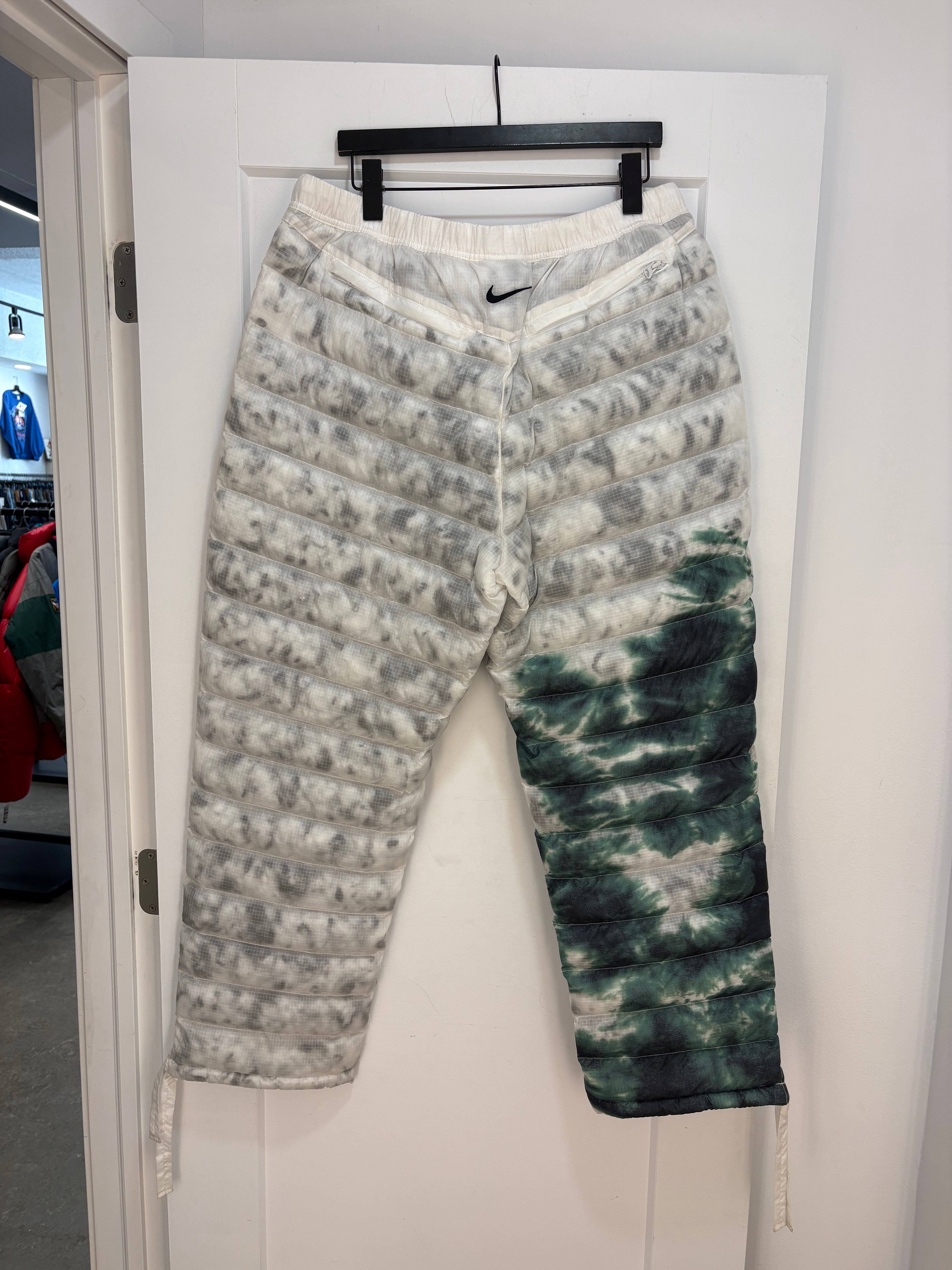 Nouveau pantalon doudoune Nike x Stussy - taille XL