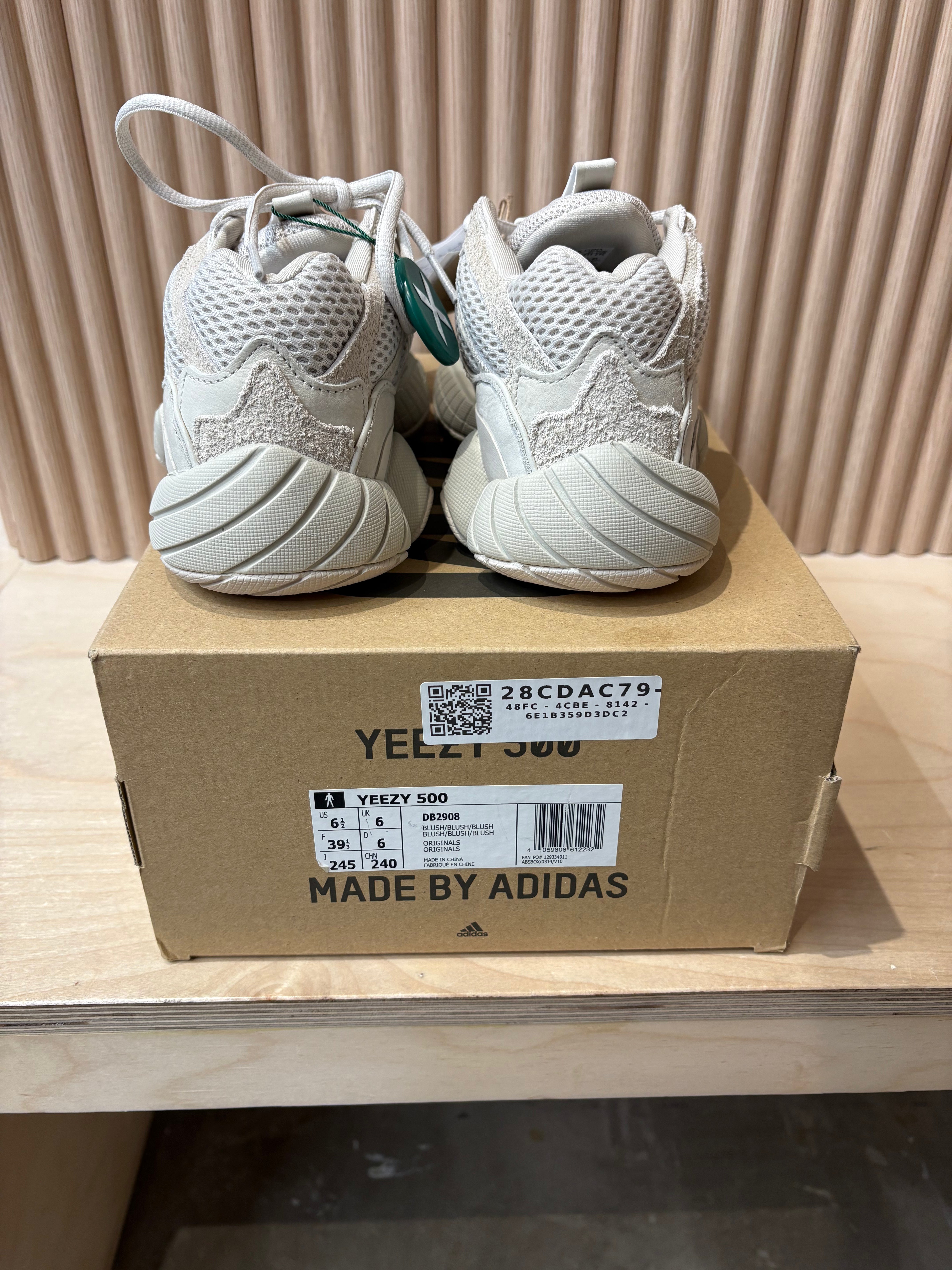 New Yeezy 500 blush - size 8w