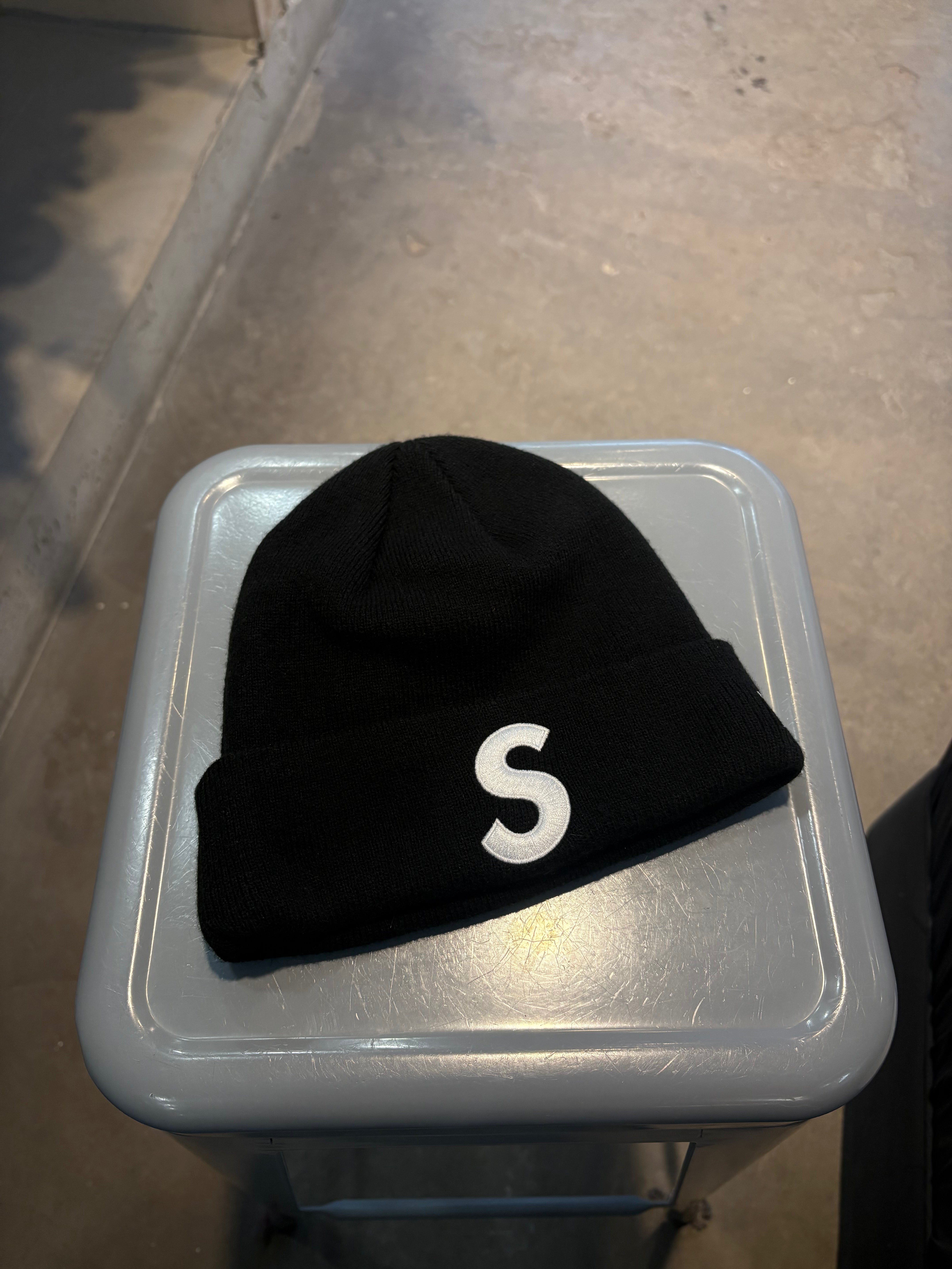 Supreme x New Era black "S" beanie
