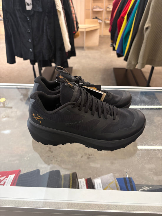 New Arcteryx Goretex Norvan LD III - size 9.5