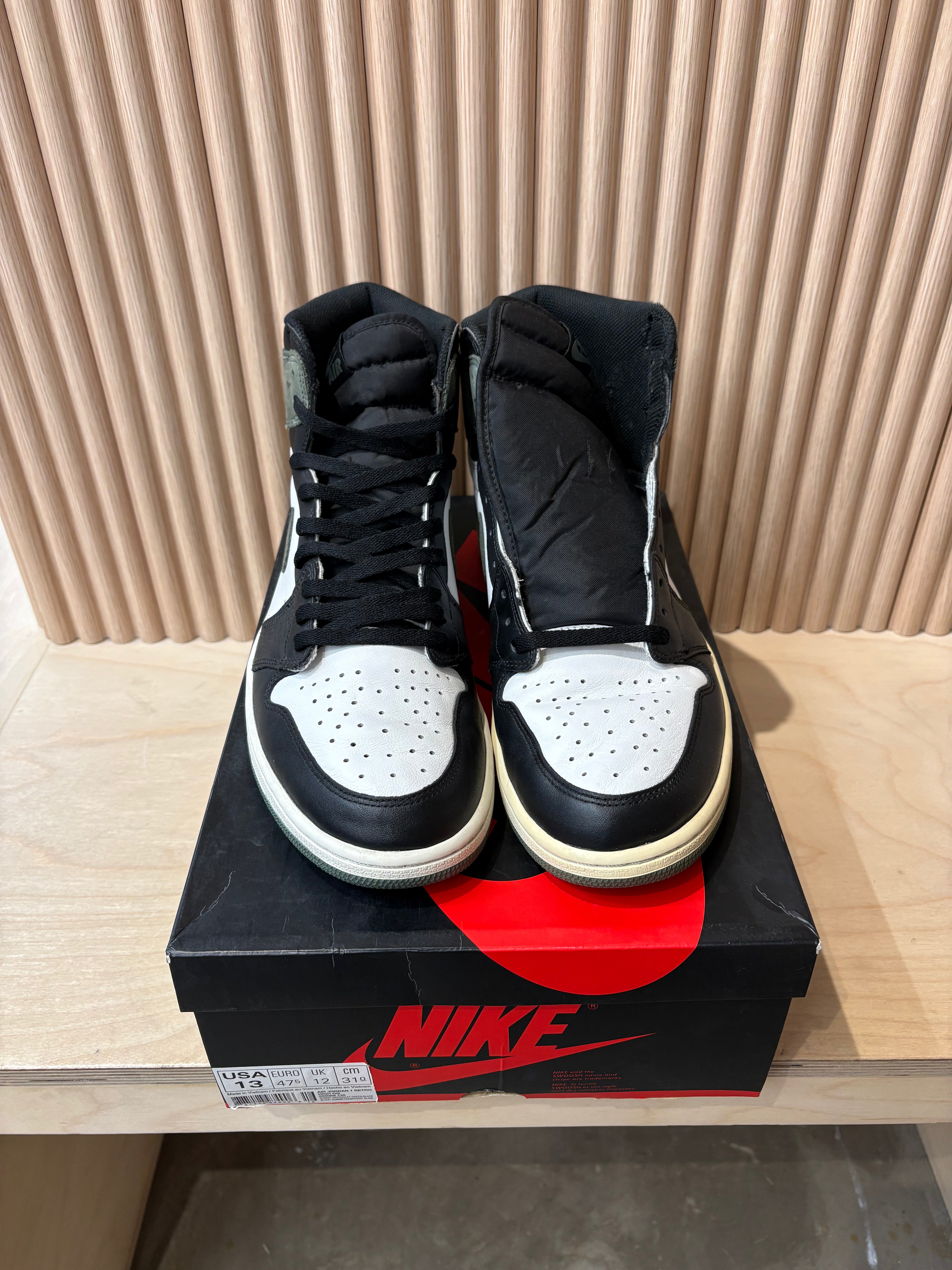 Air Jordan 1 high olive green - size 13