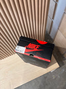 Air Jordan 1 high olive green - size 13