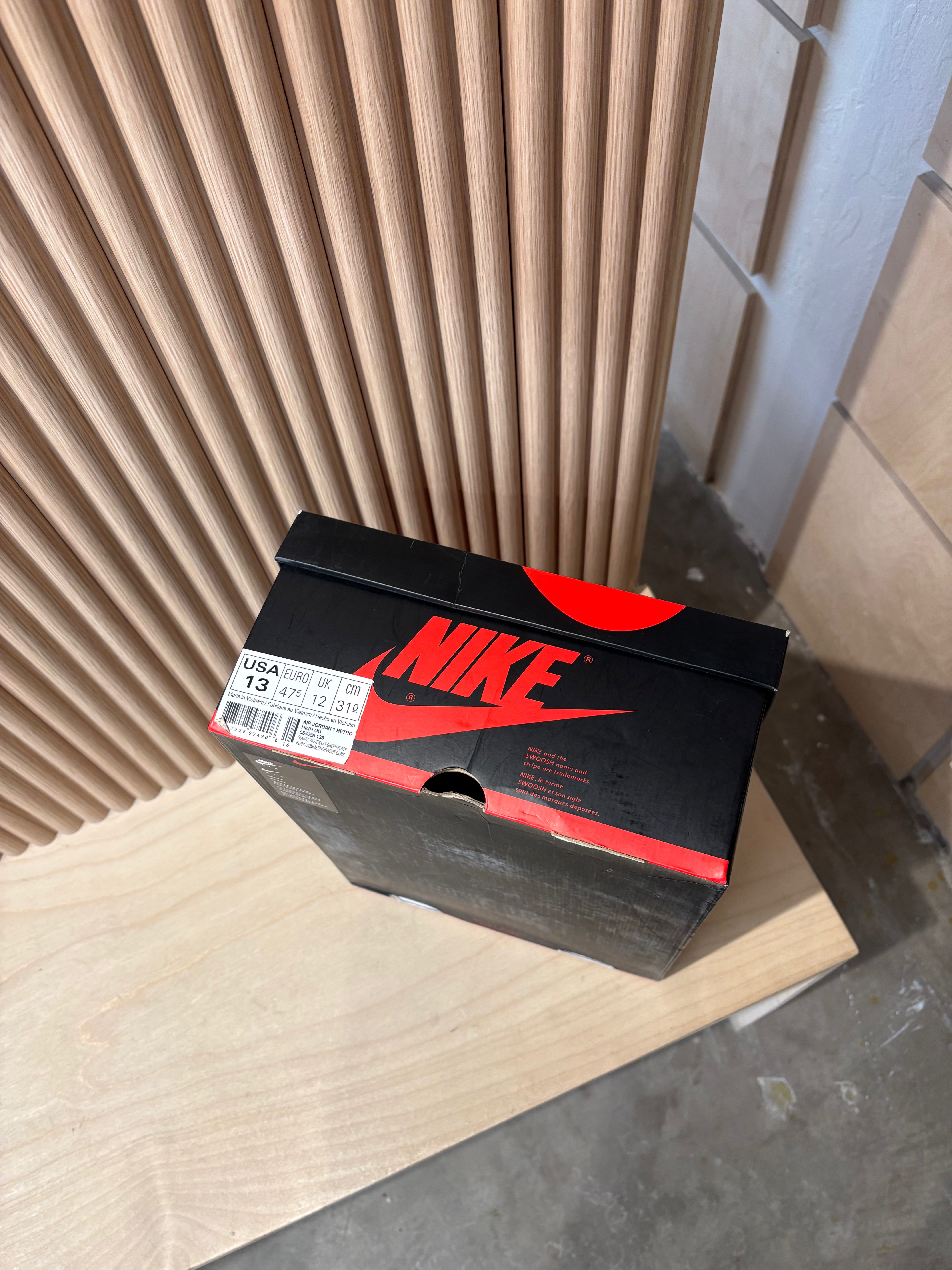 Air Jordan 1 high olive green - size 13