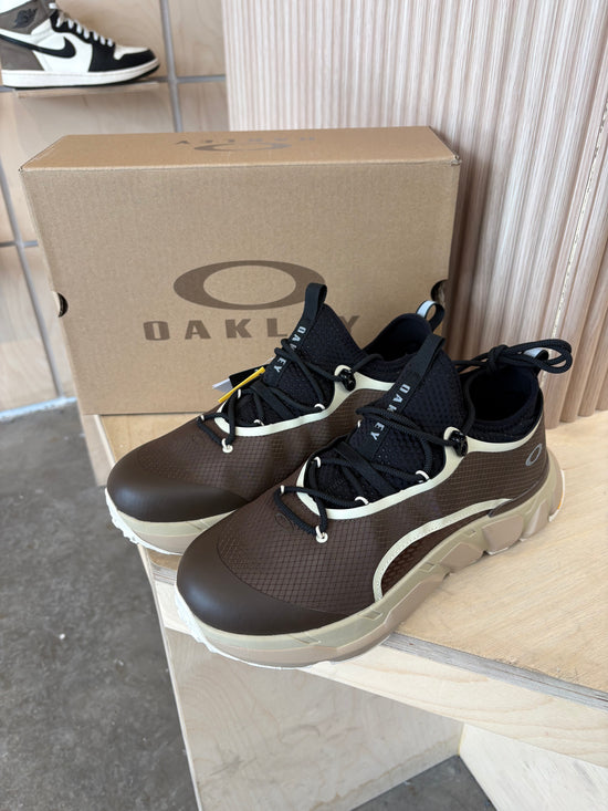 New Oakley light shield - size 8.5