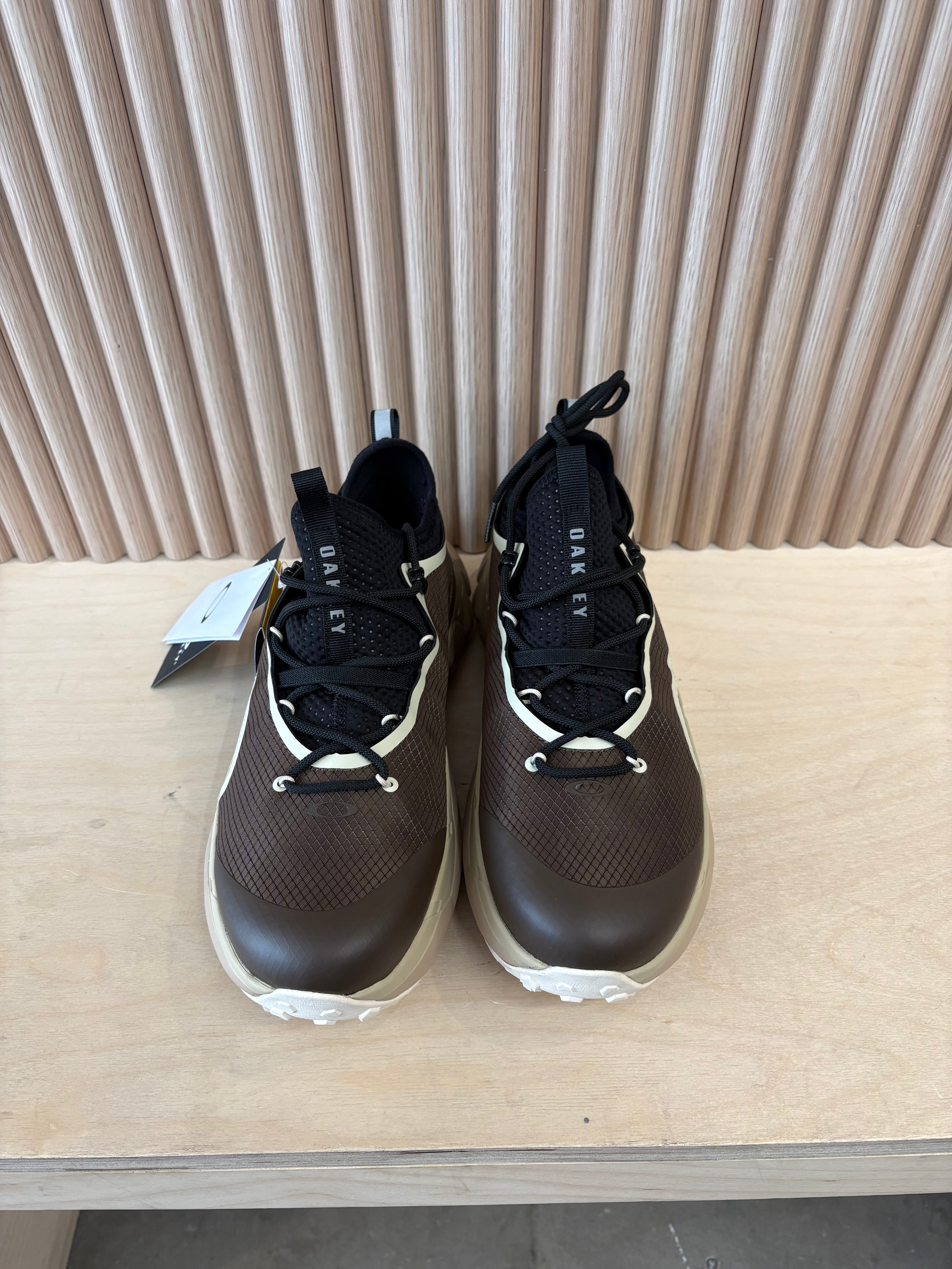 New Oakley light shield - size 8.5