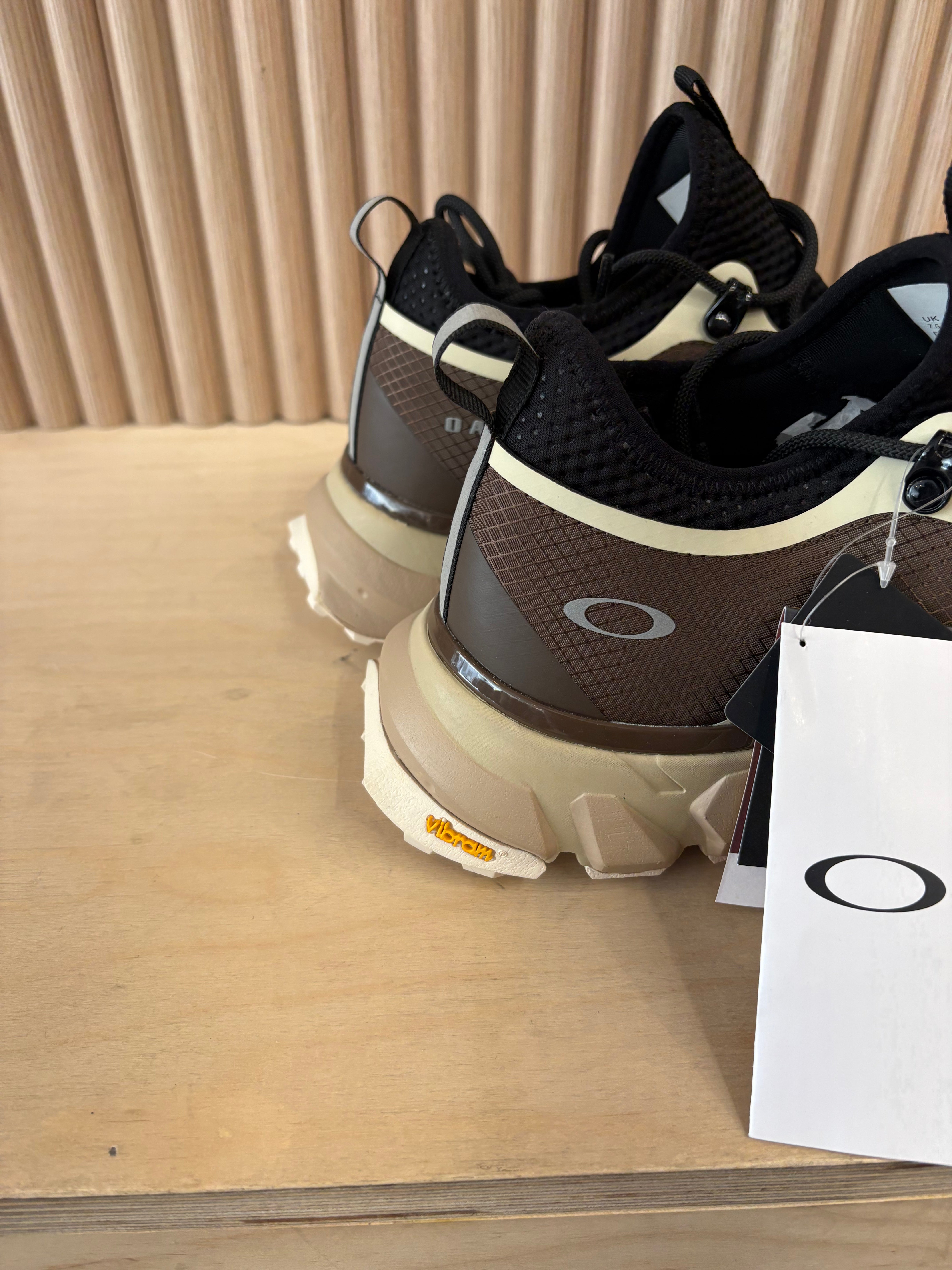 New Oakley light shield - size 8.5
