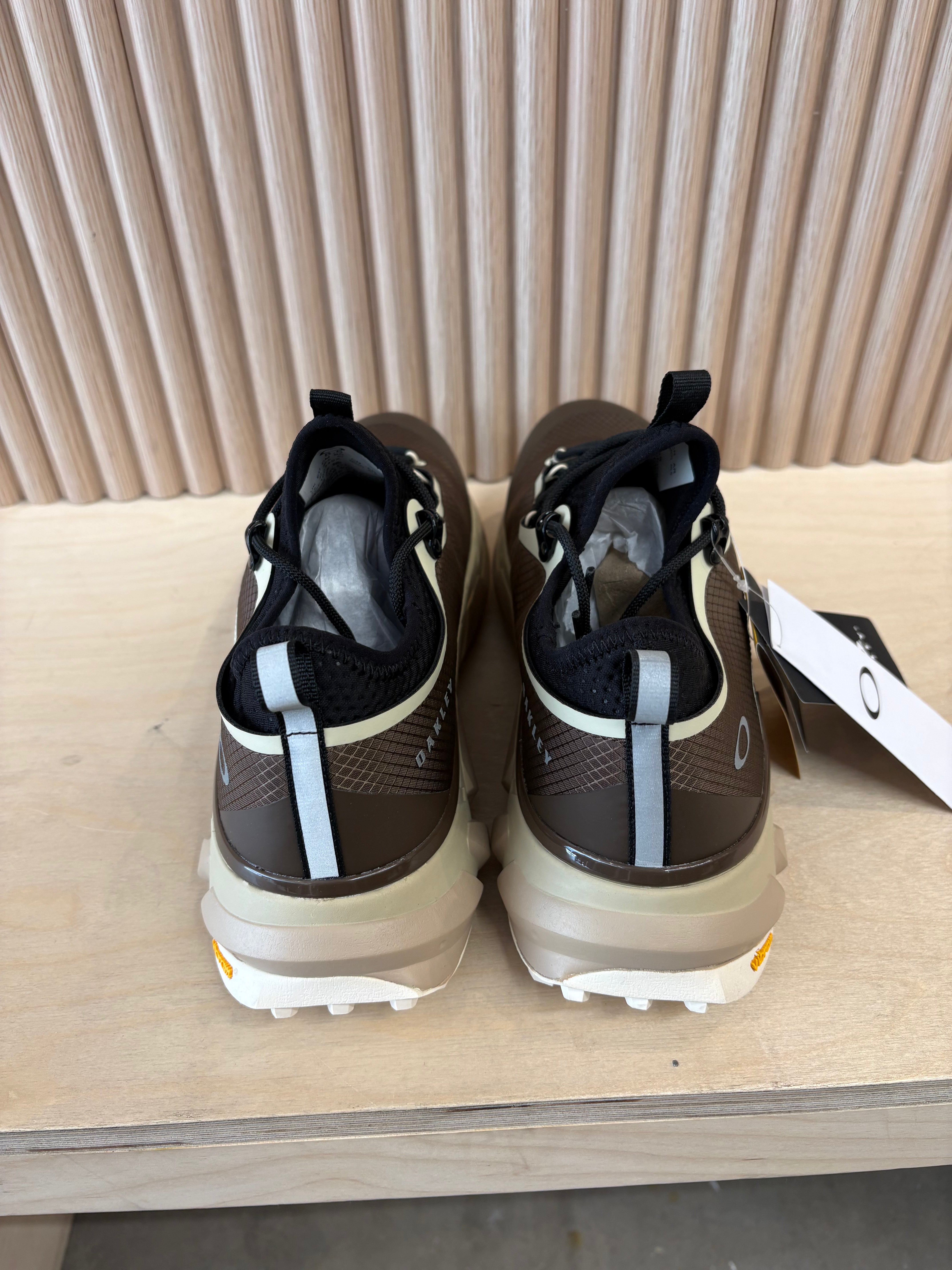 New Oakley light shield - size 8.5