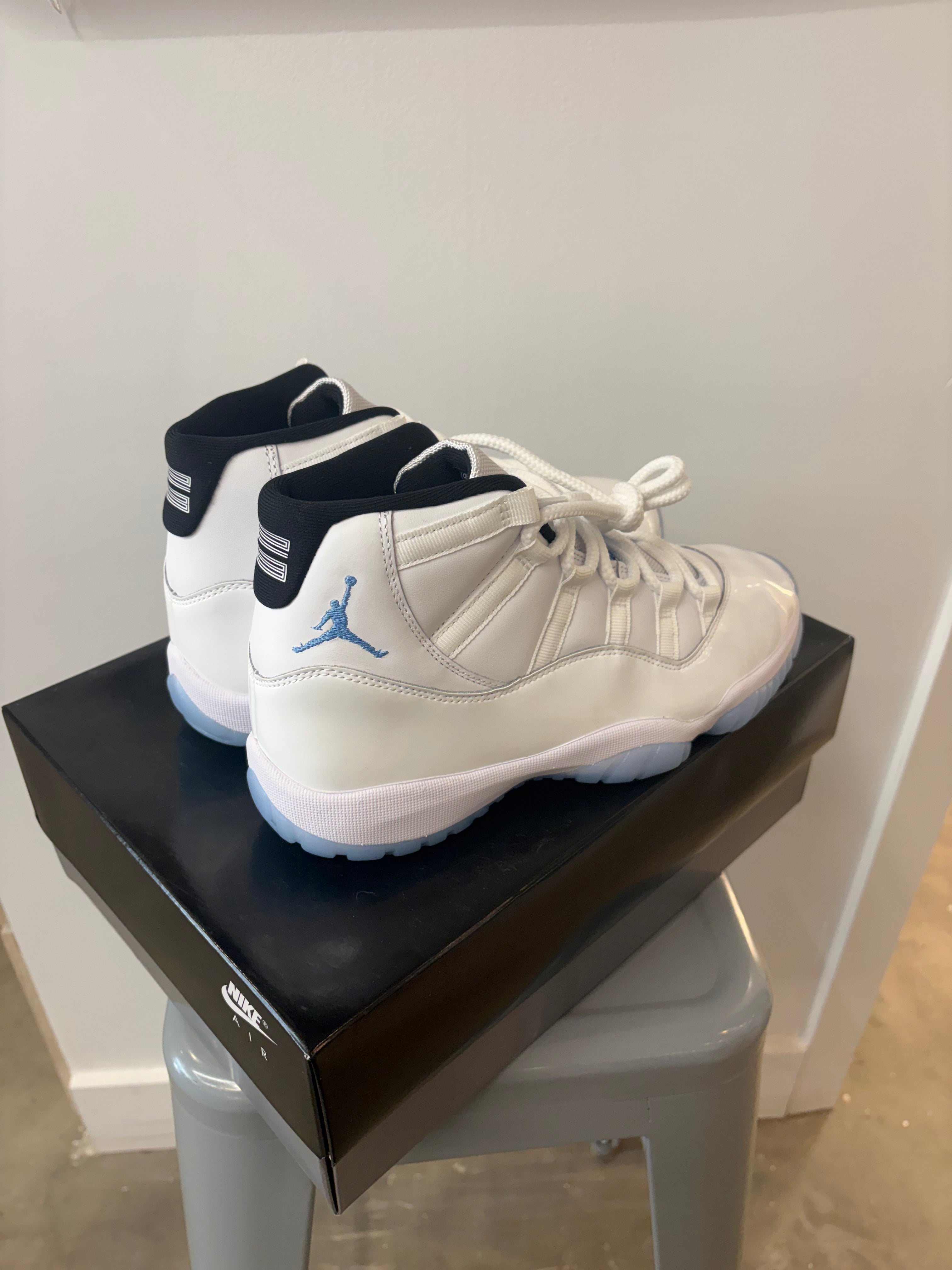 New Jordan 11 legend blue - size 11