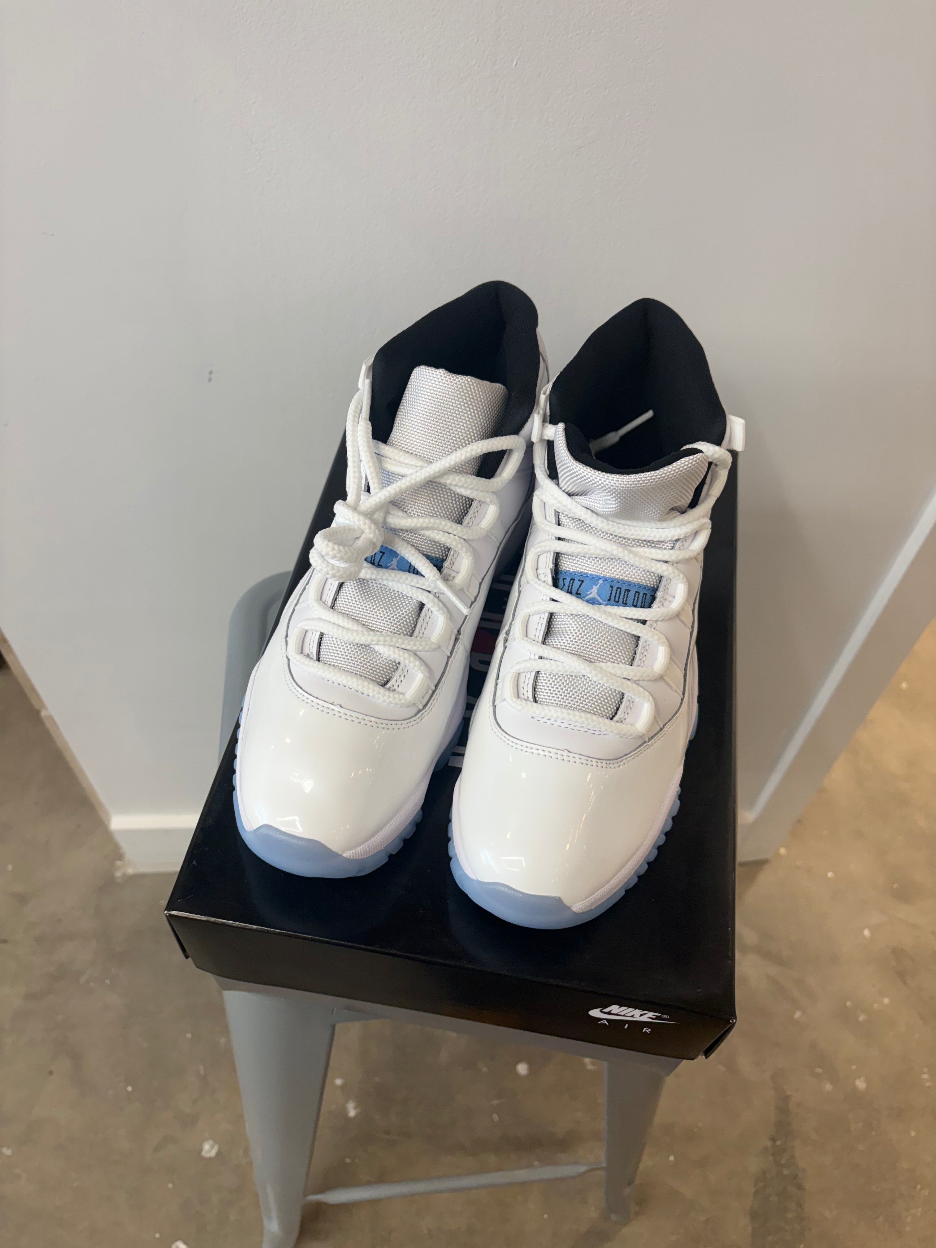 New Jordan 11 legend blue - size 11