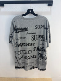 Supreme AOP Spellout logo tee - size XL