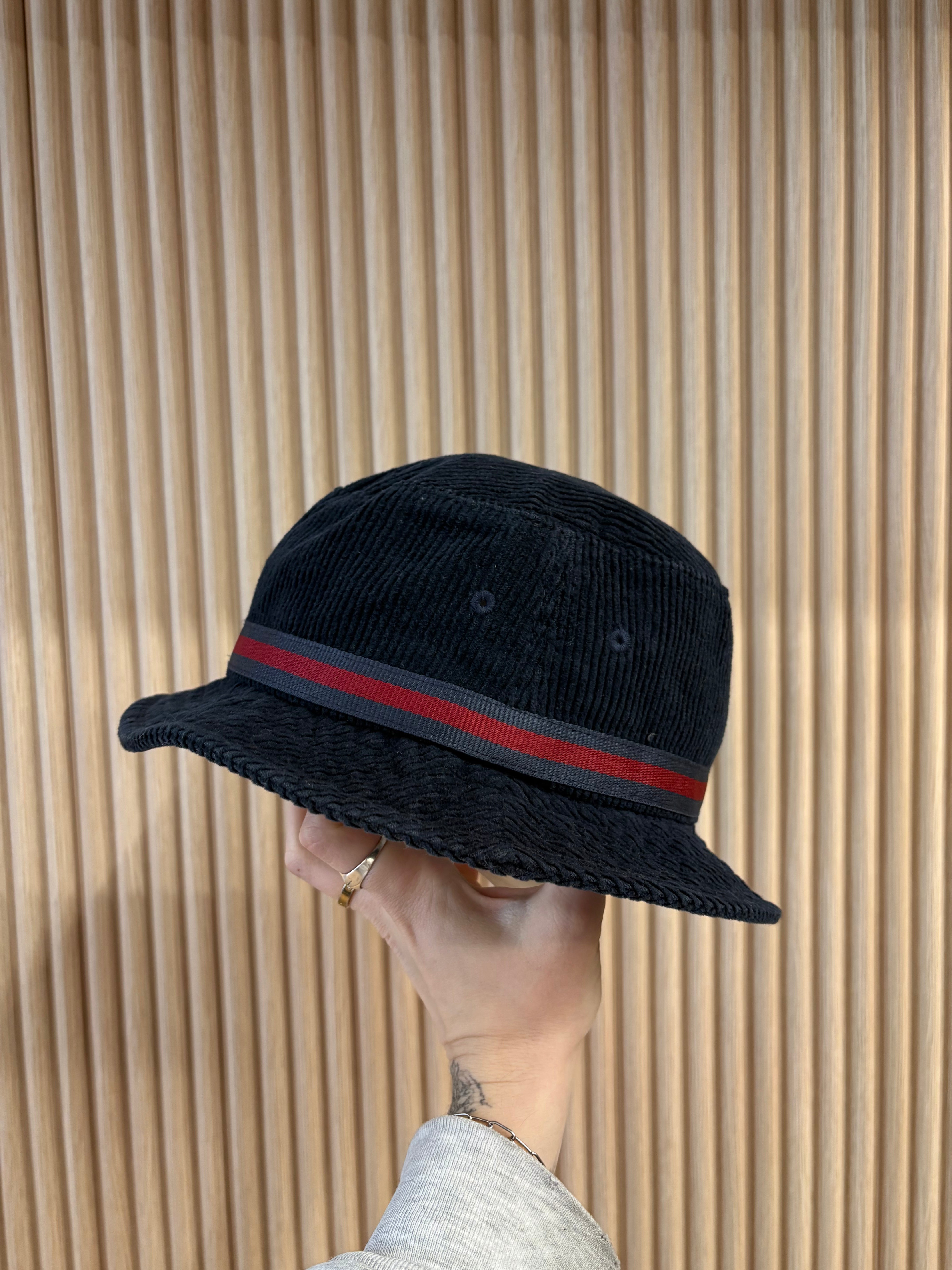 Nouveau bob Stussy en velours côtelé - taille S/M
