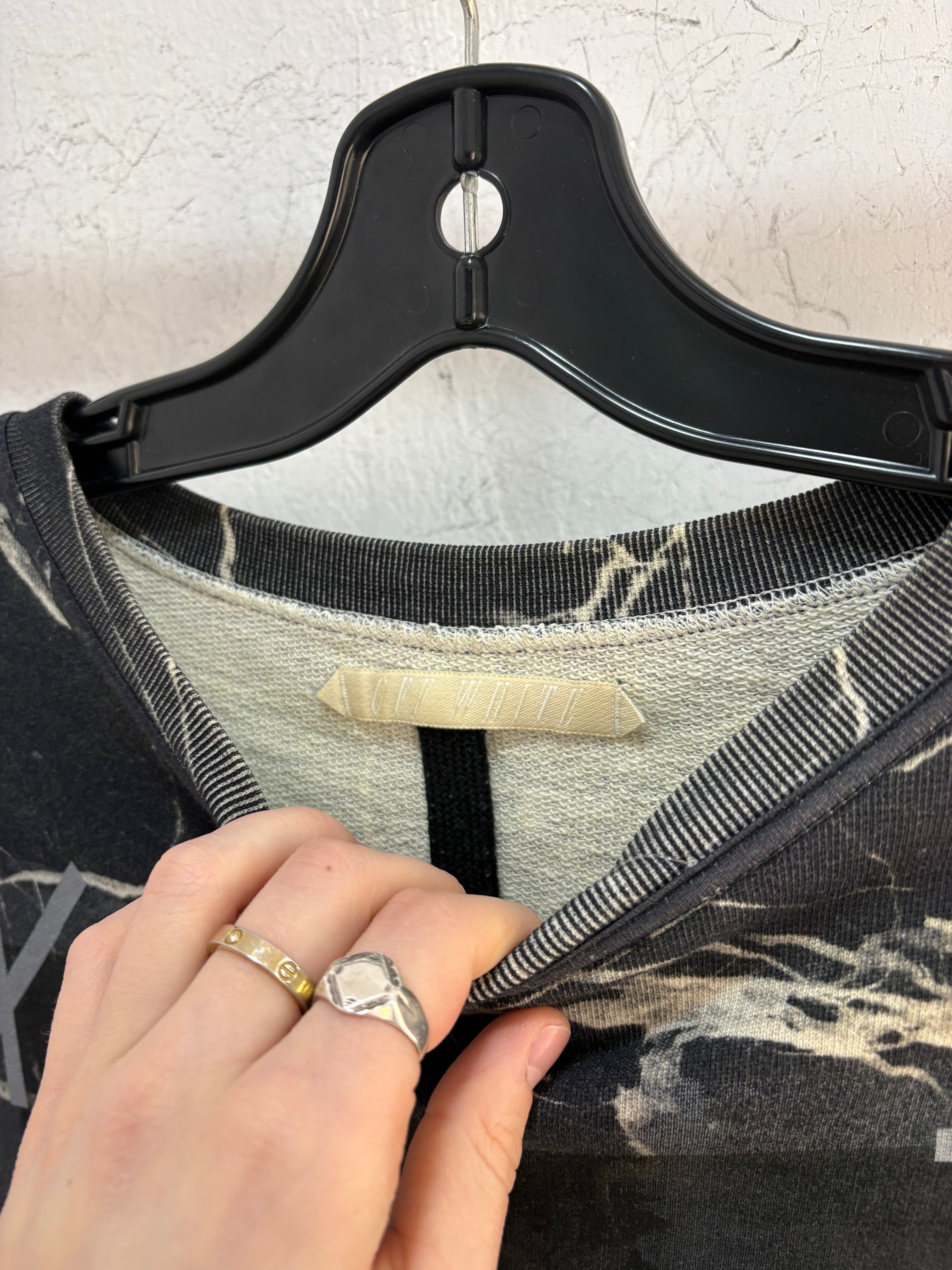 Off white Caravaggio marble crewneck - size L