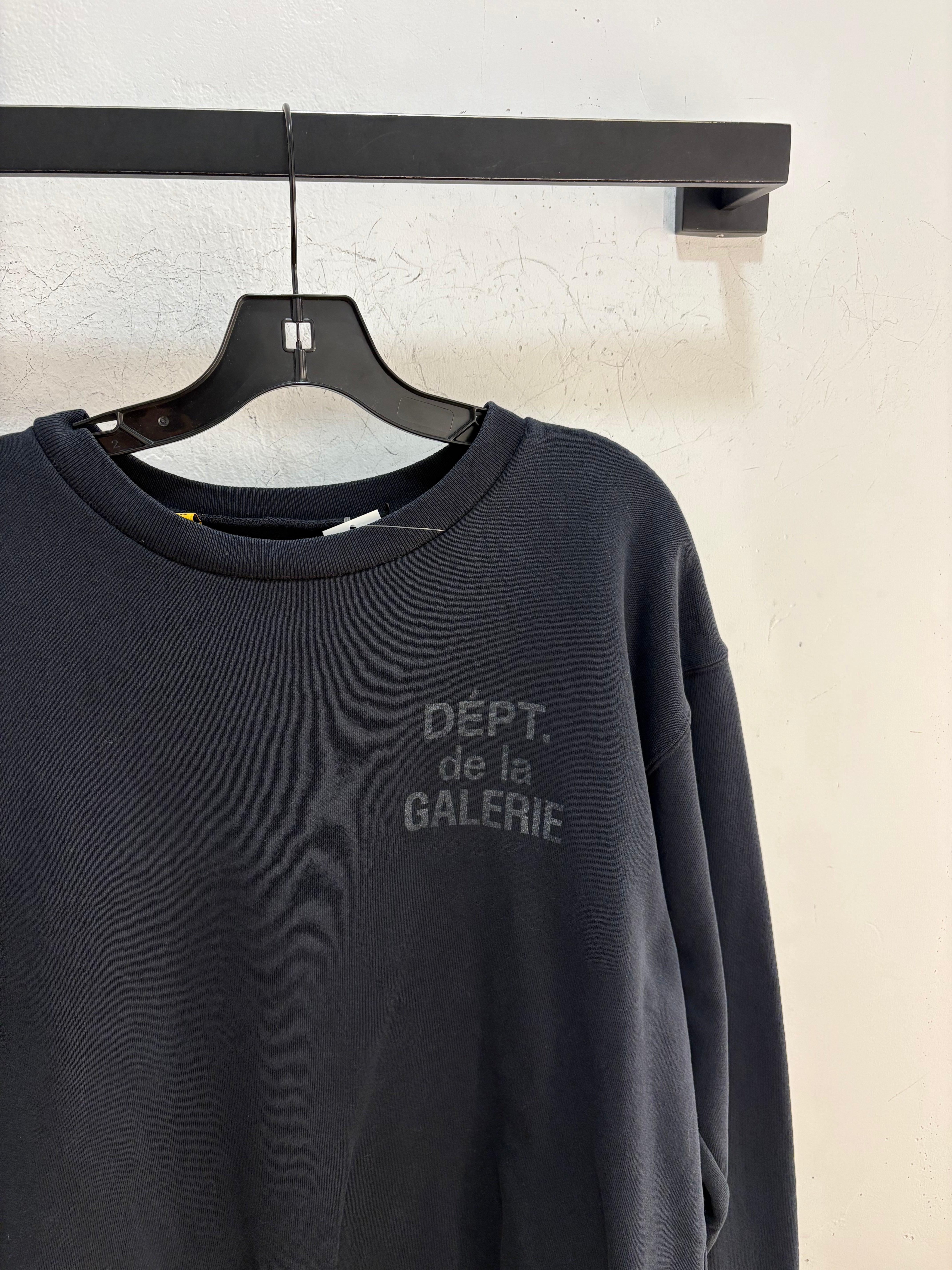 Gallery Dept. Black logo crewneck - size M