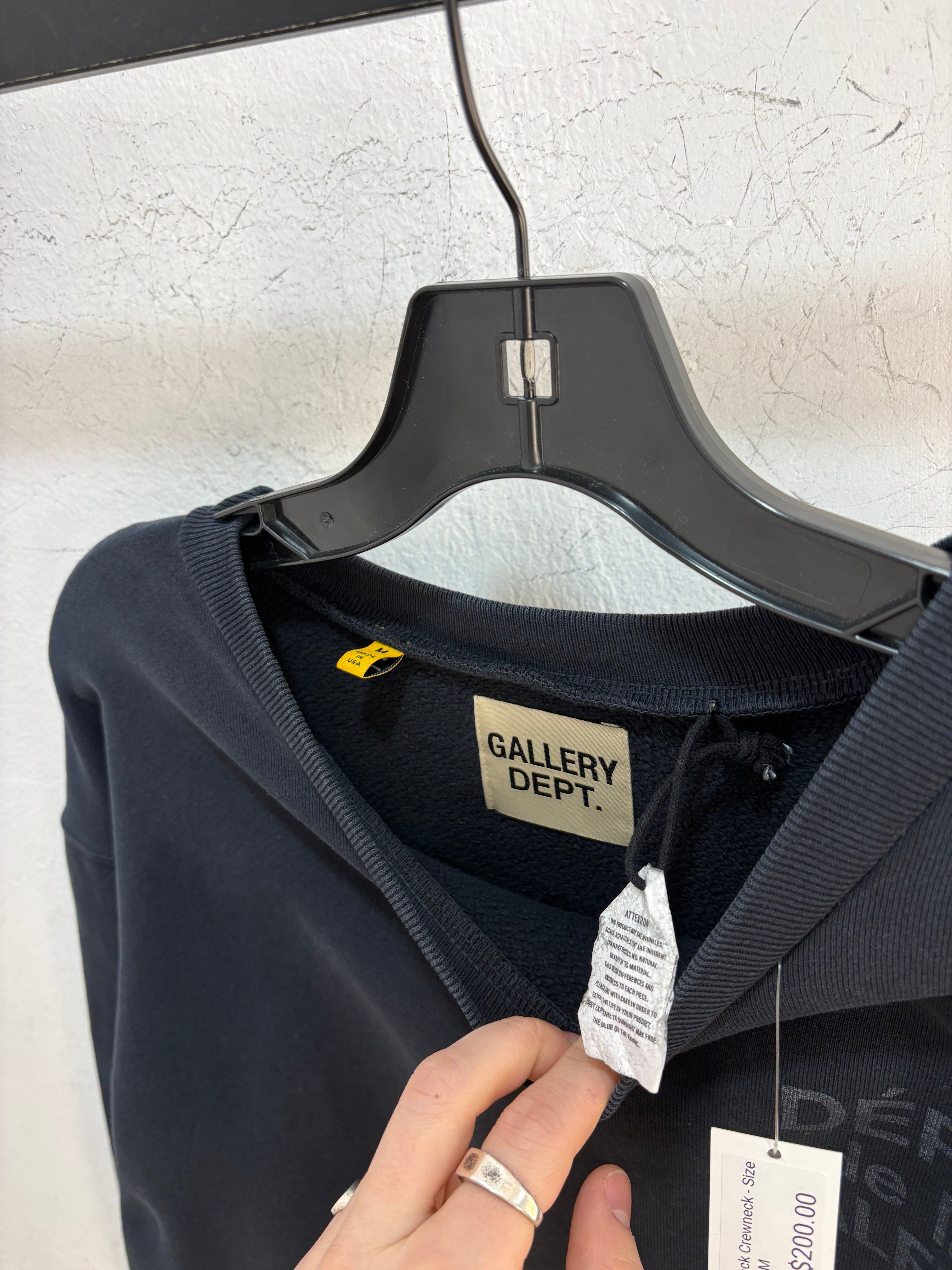 Gallery Dept. Black logo crewneck - size M