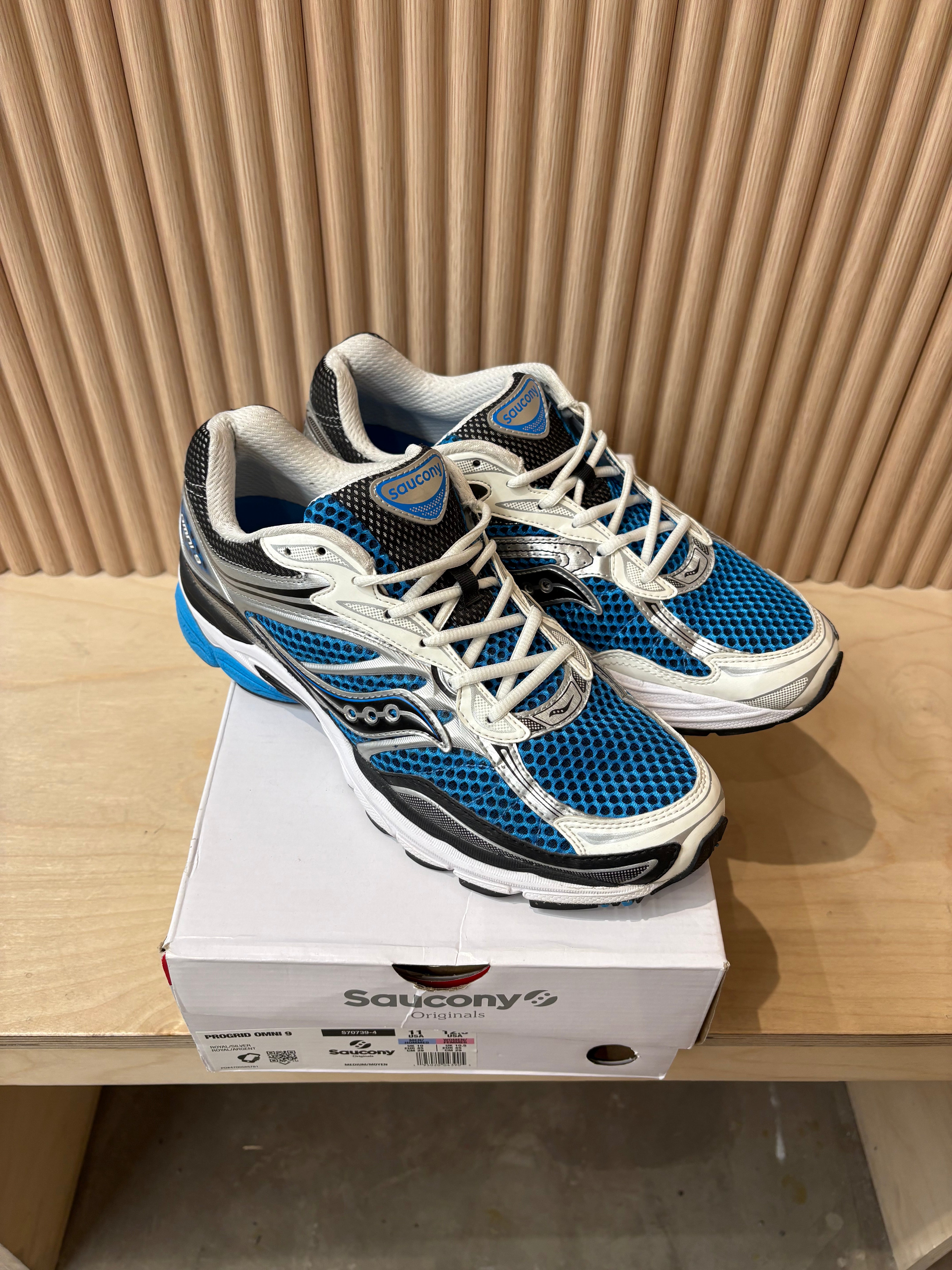 Saucony pyrogrid sneaker - size 11