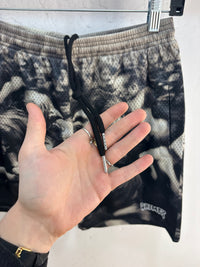 Grimey faces fight shorts - size M