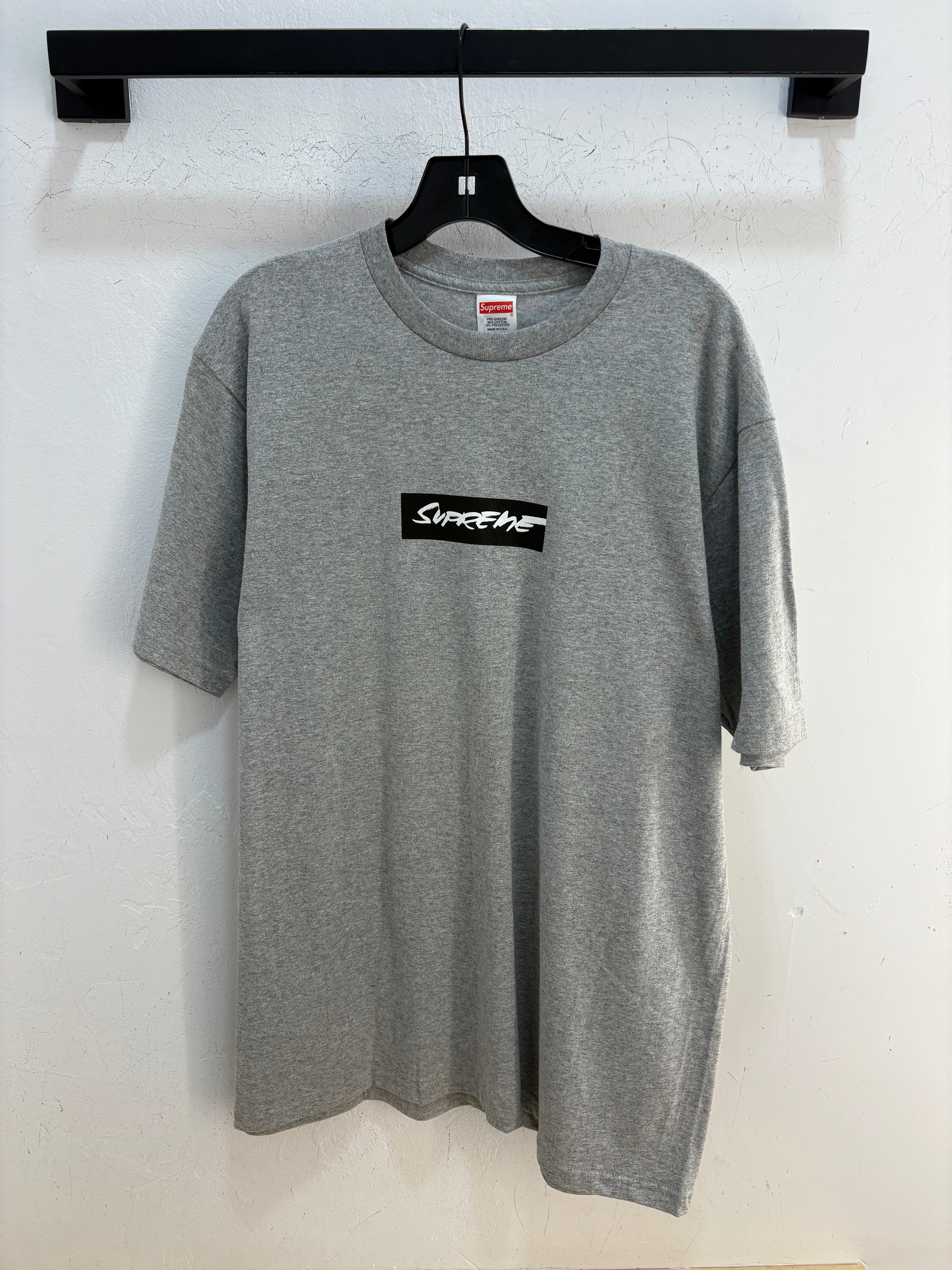 New Supreme futura grey box logo tee - size L