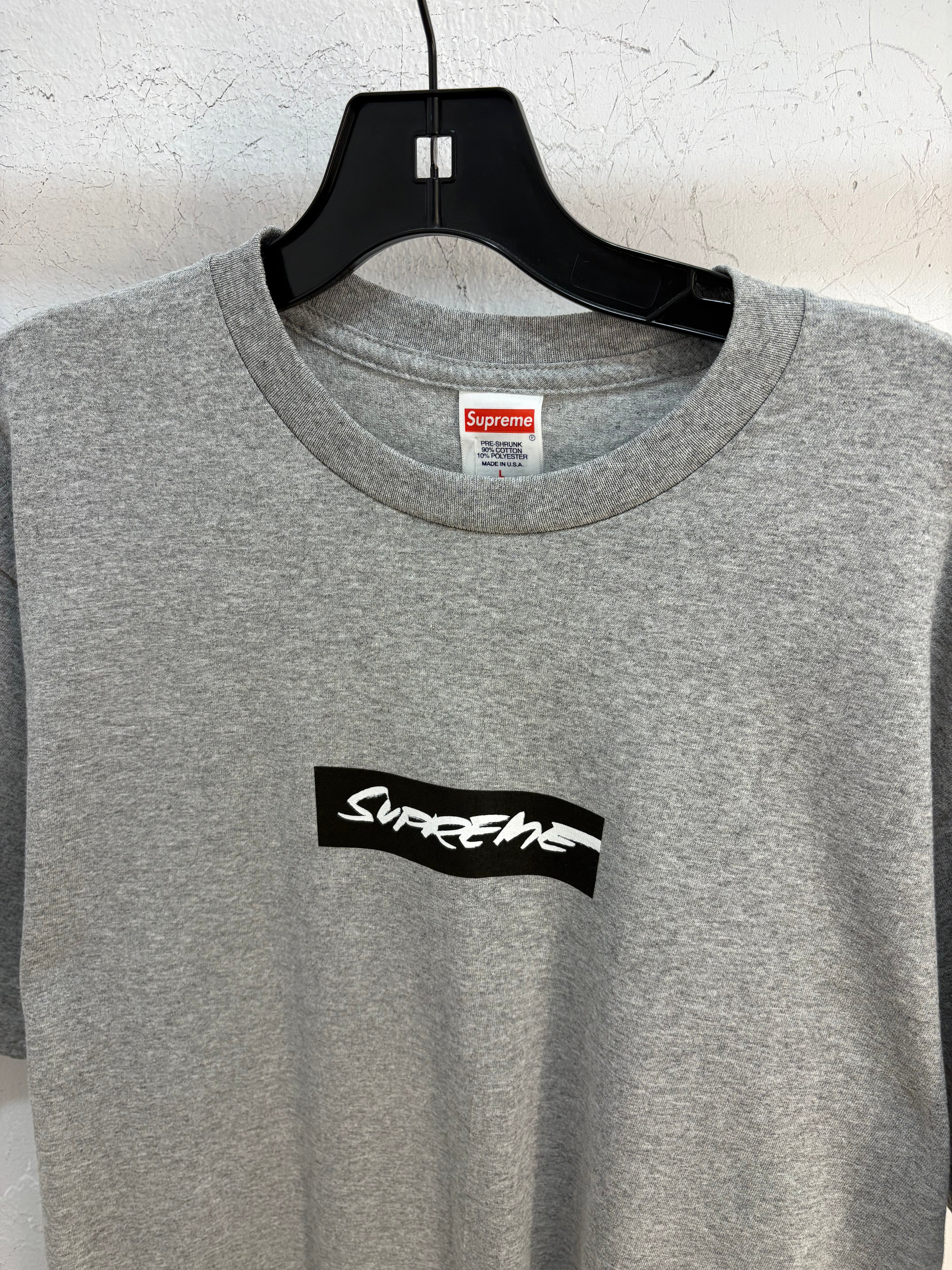New Supreme futura grey box logo tee - size L