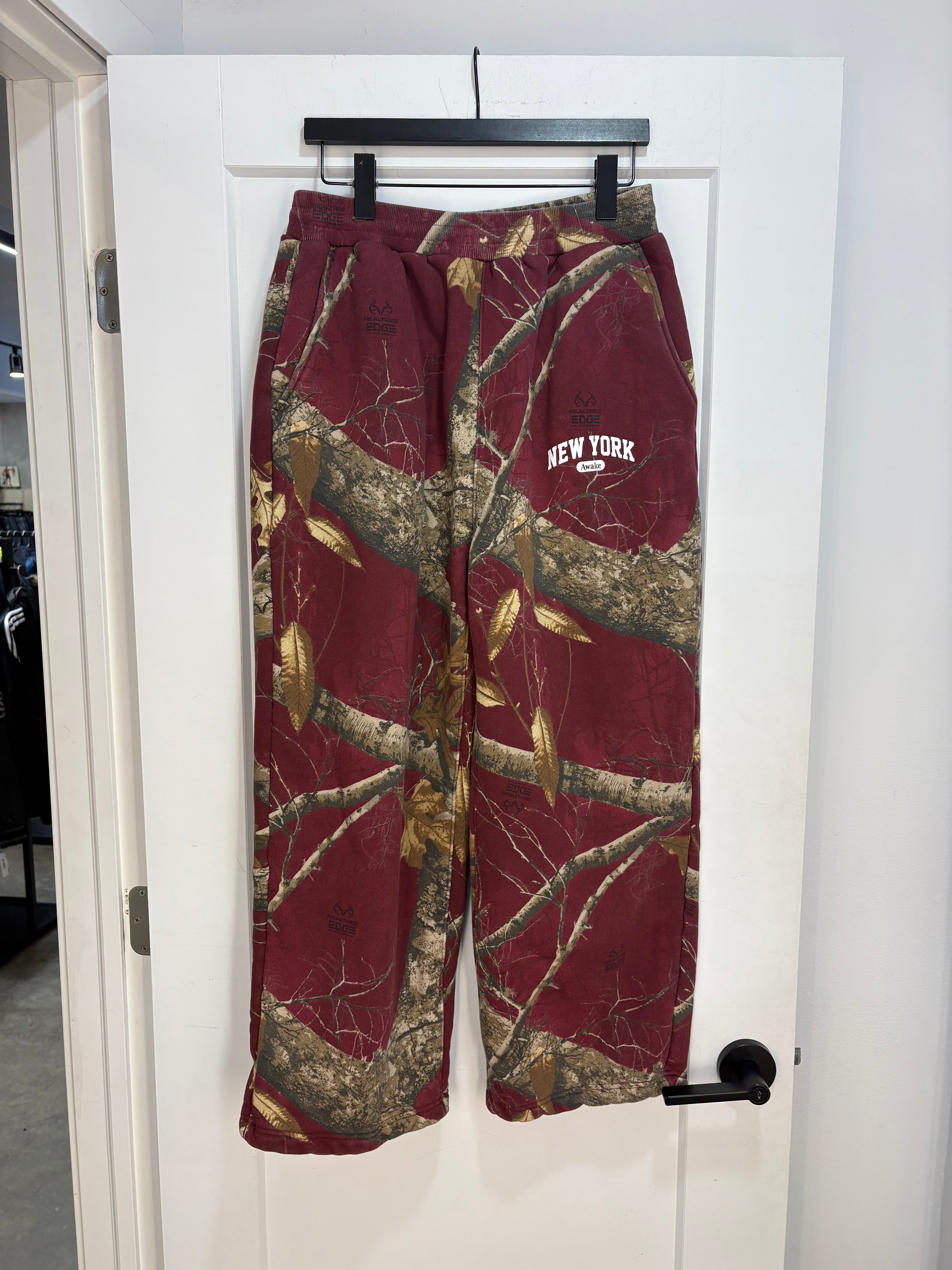 Awake burgundy realtree sweatpants - size M