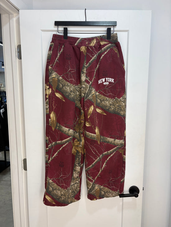 Awake burgundy realtree sweatpants - size M