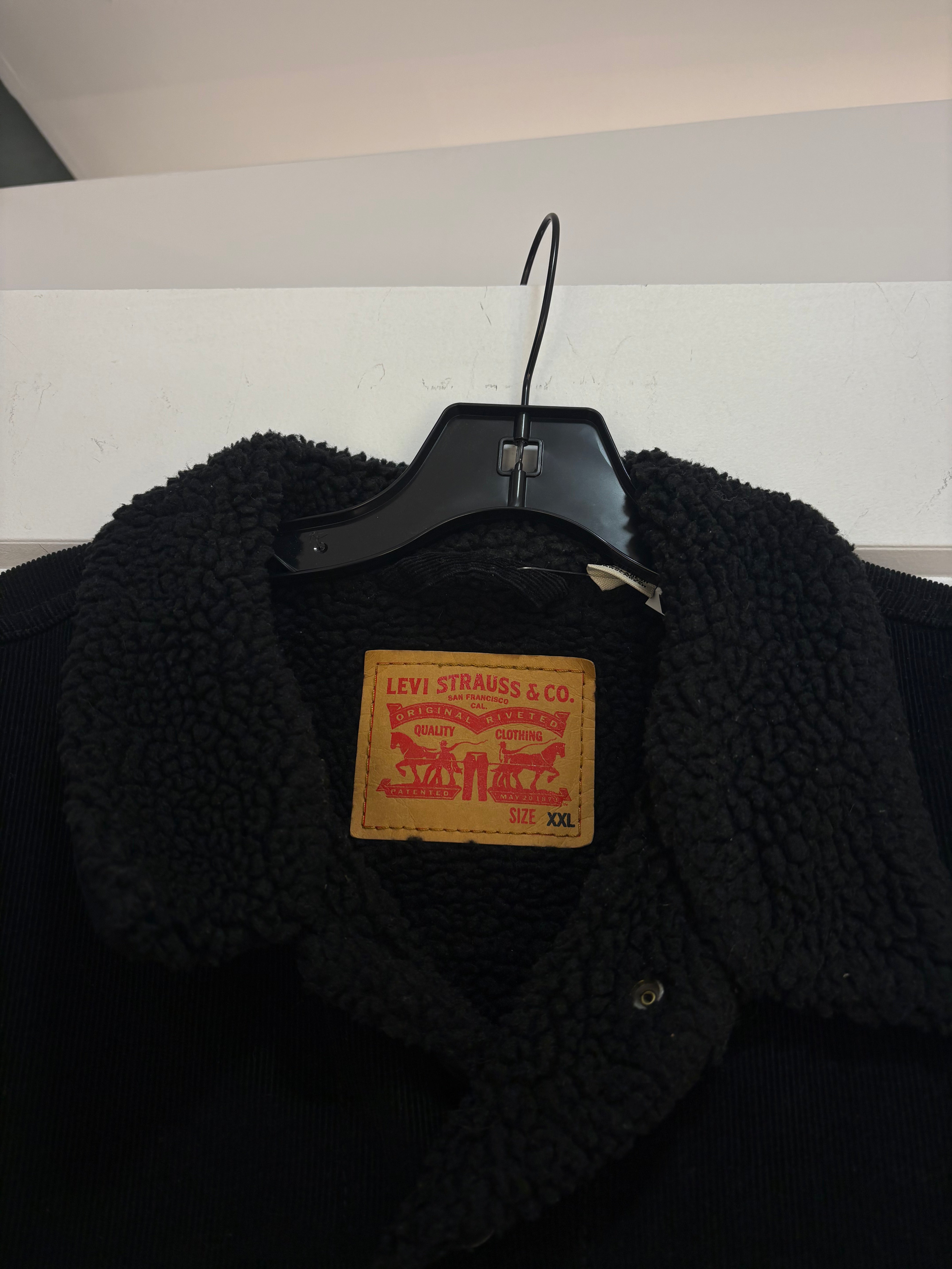 Levis Black sherpa corduroy jacket - size XXL