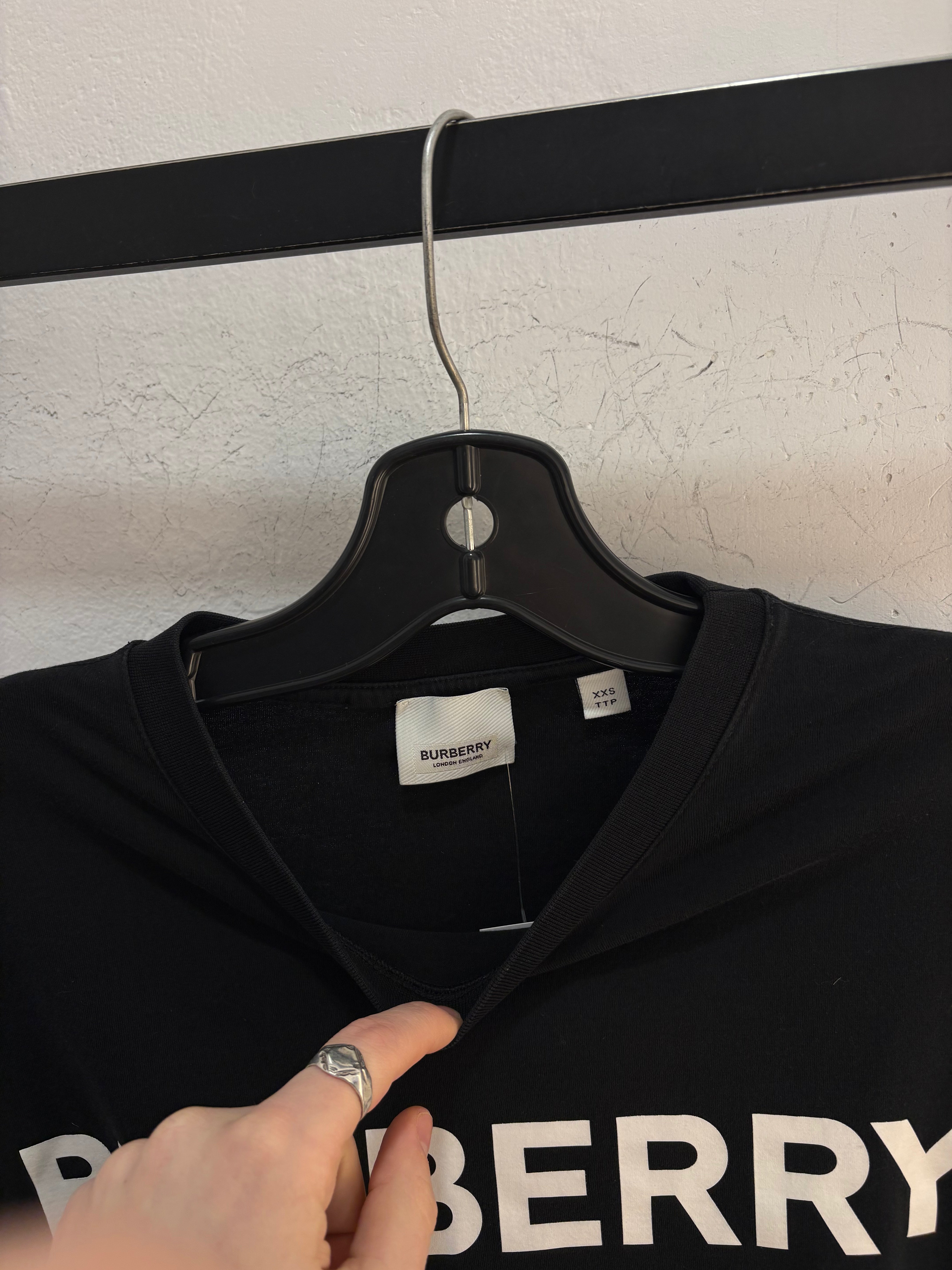 Burberry black logo tee - size XXS
