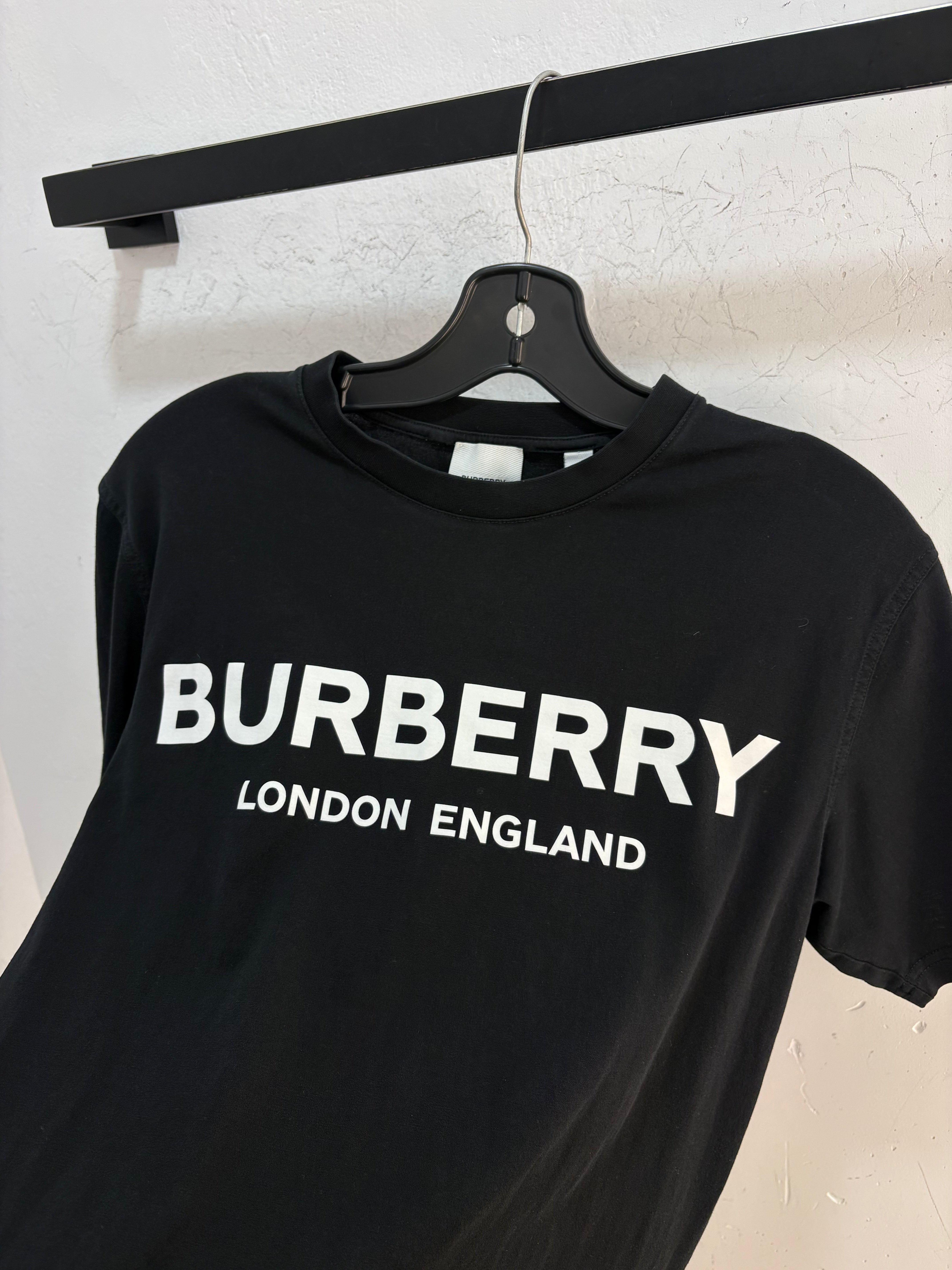 Burberry black logo tee - size XXS