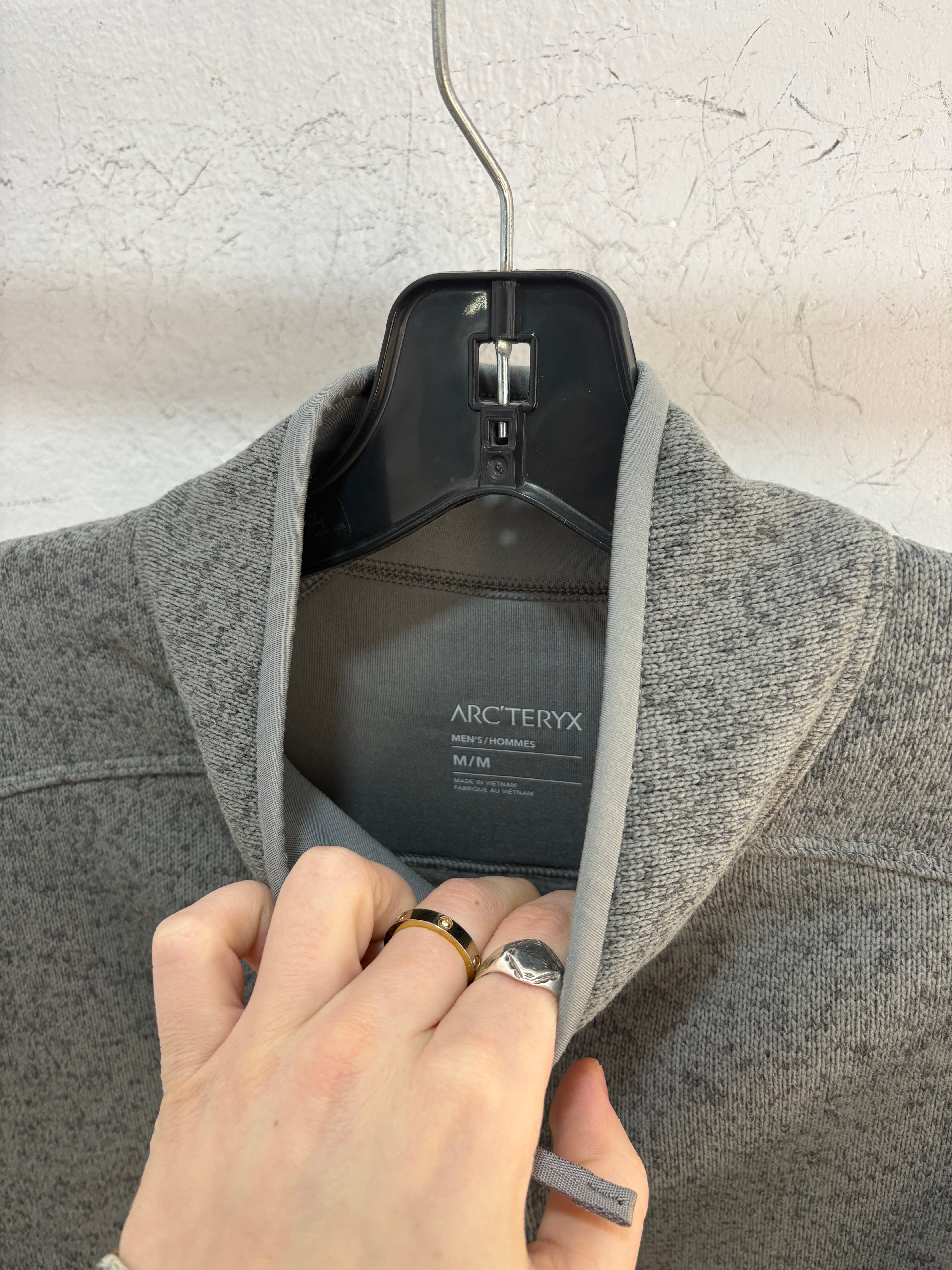 New Arcteryx grey covert 1/4 zip up - size M