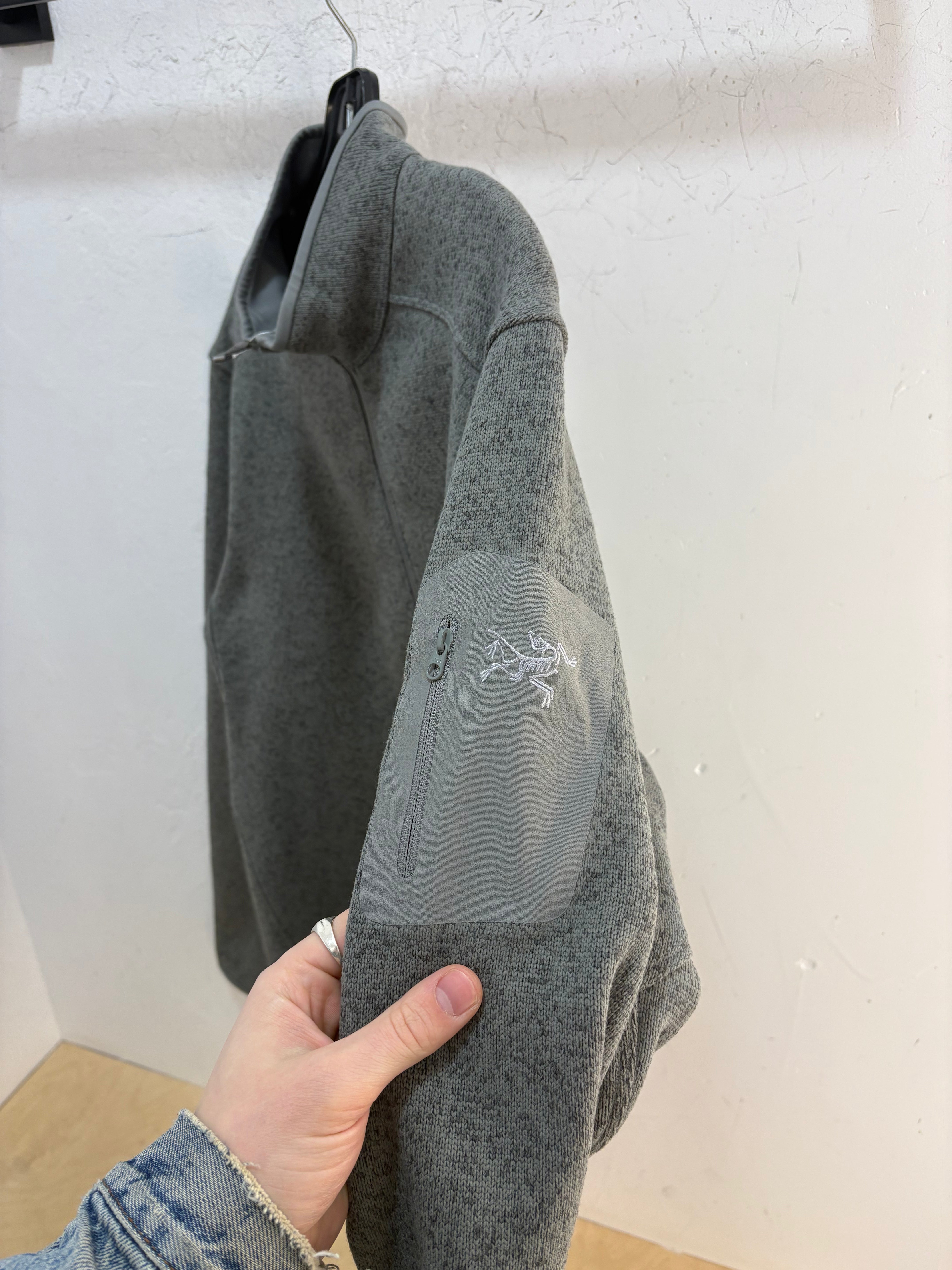 New Arcteryx grey covert 1/4 zip up - size M