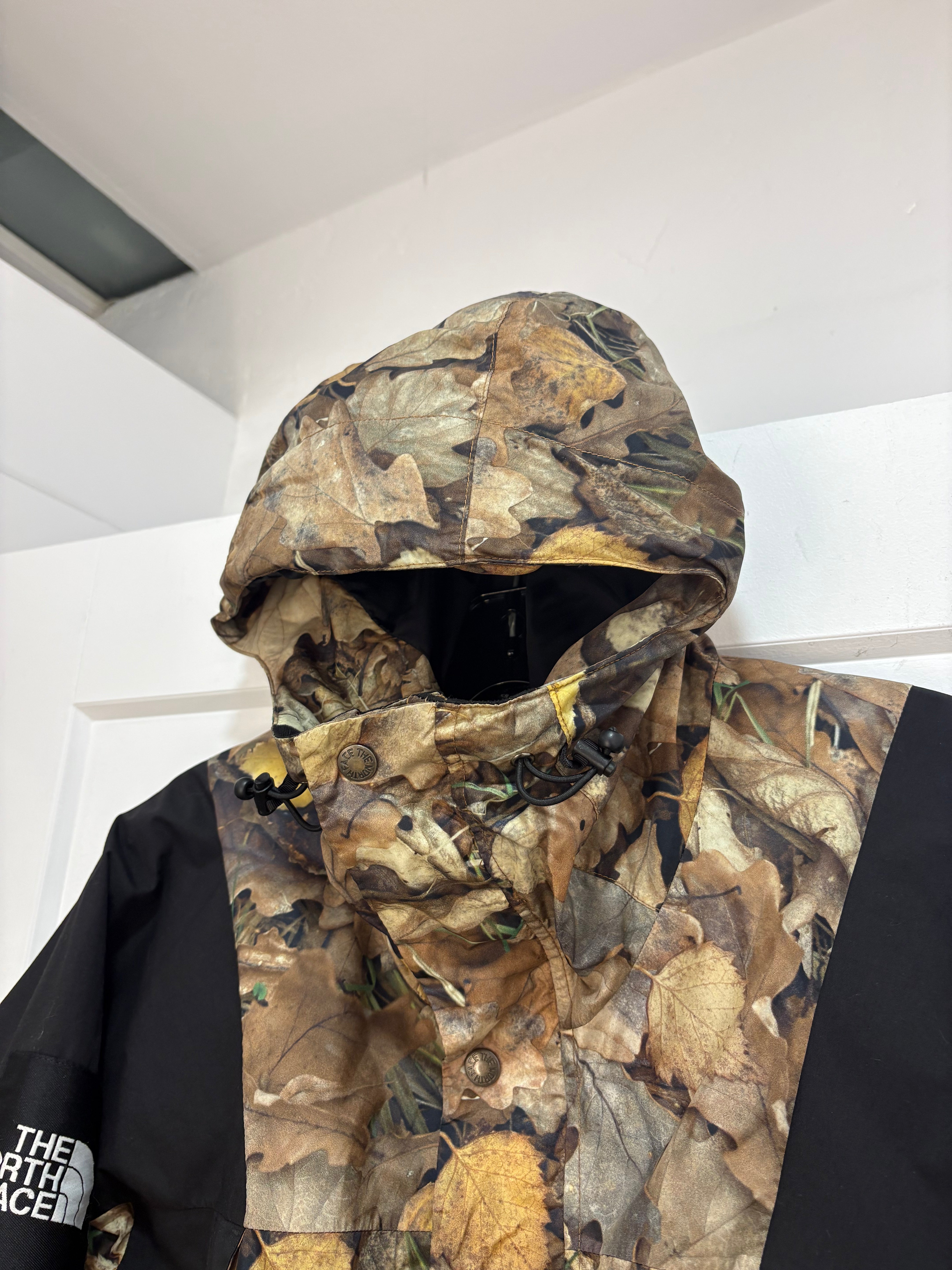 Supreme X TNF camo mountain light jacket - size L