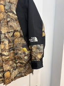 Supreme X TNF camo mountain light jacket - size L